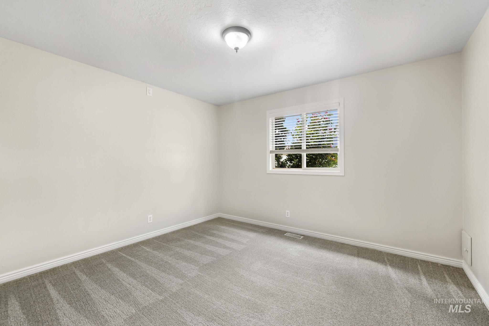 2557 9th Avenue E Property Photo 17