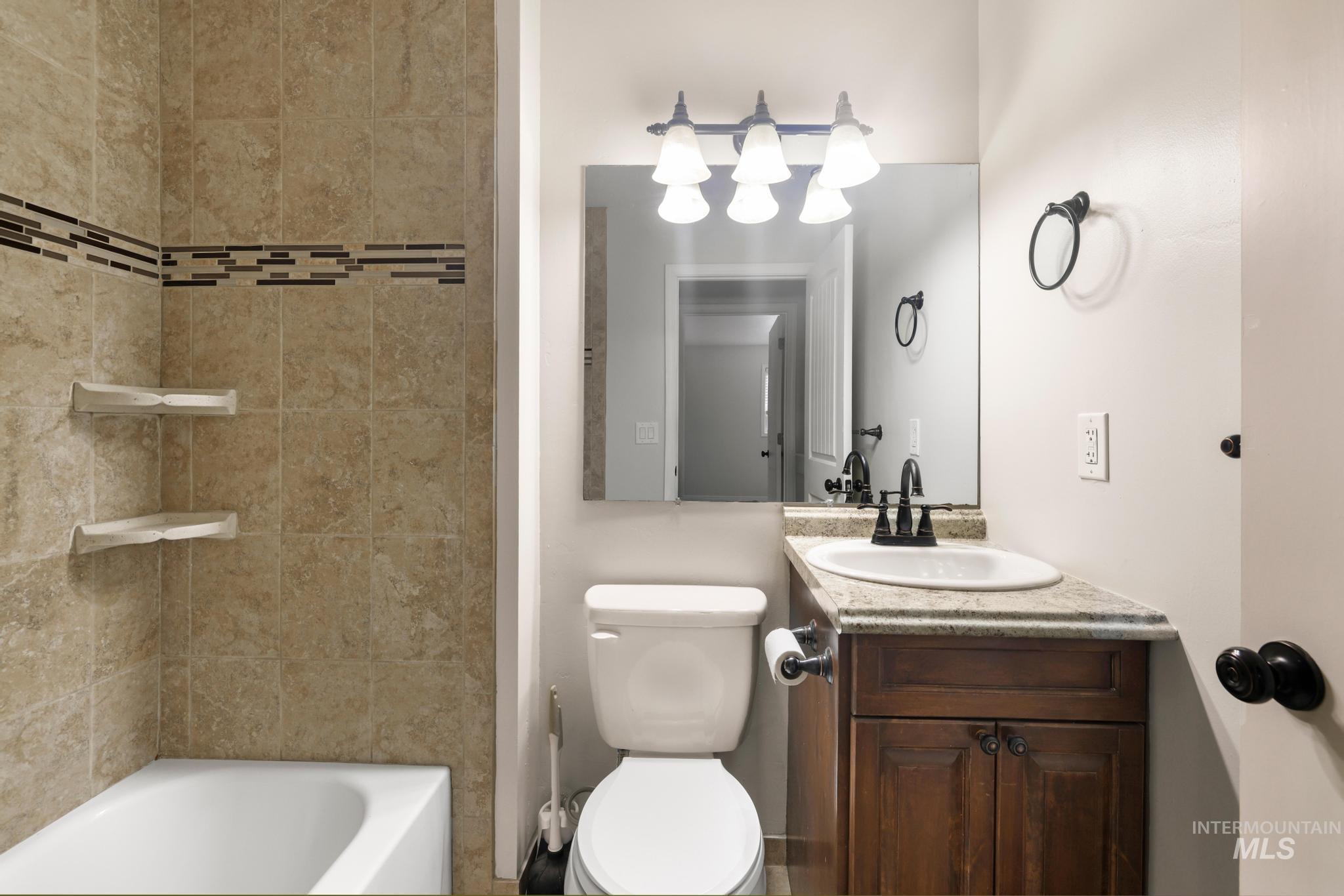 2557 9th Avenue E Property Photo 18