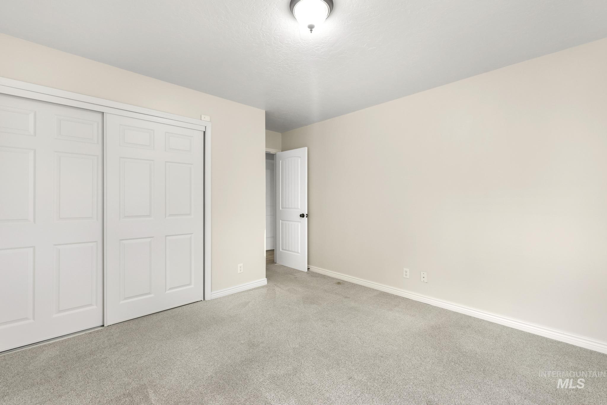 2557 9th Avenue E Property Photo 20