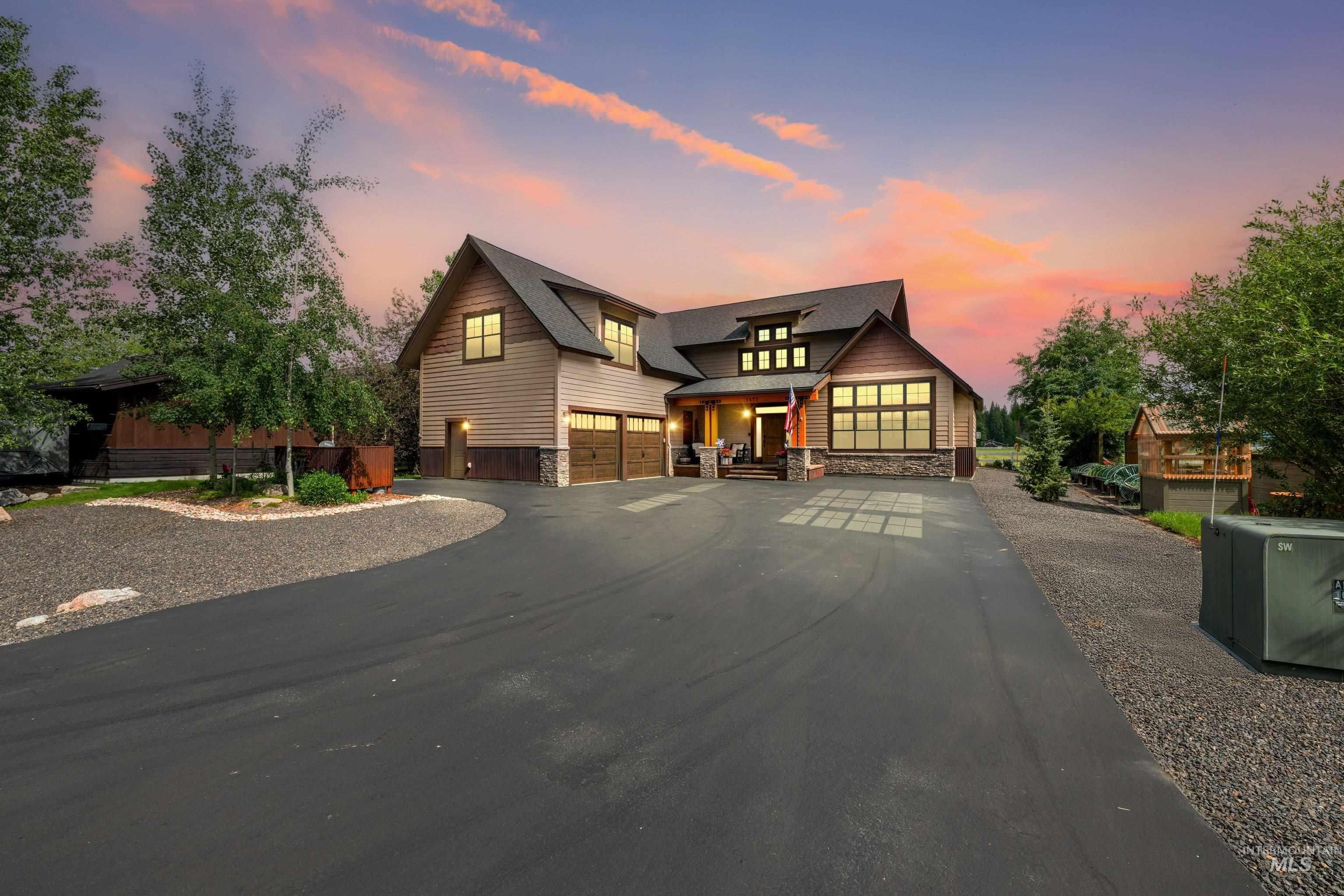 1477 Dragonfly Loop Property Photo 2