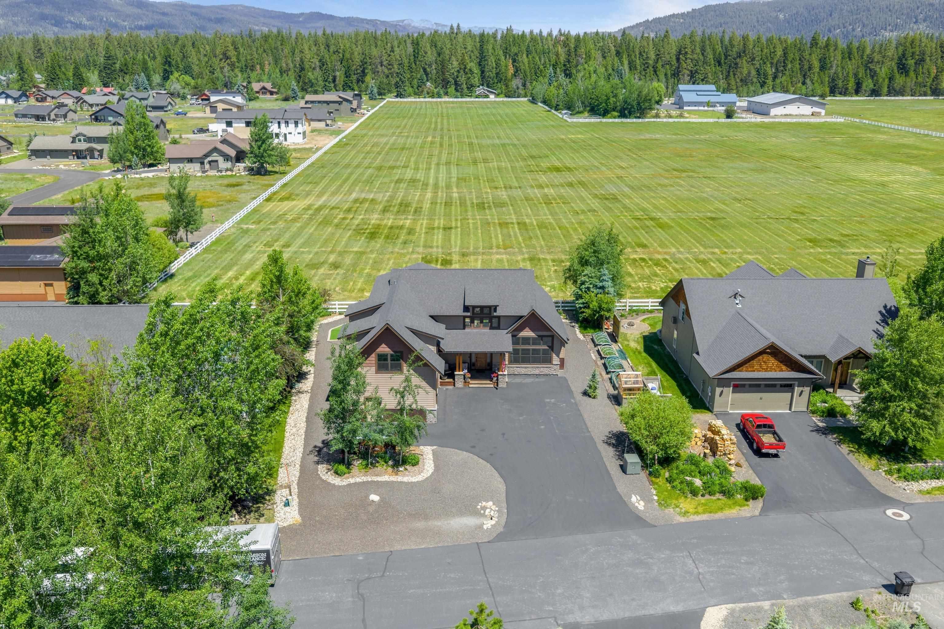 1477 Dragonfly Loop Property Photo 3