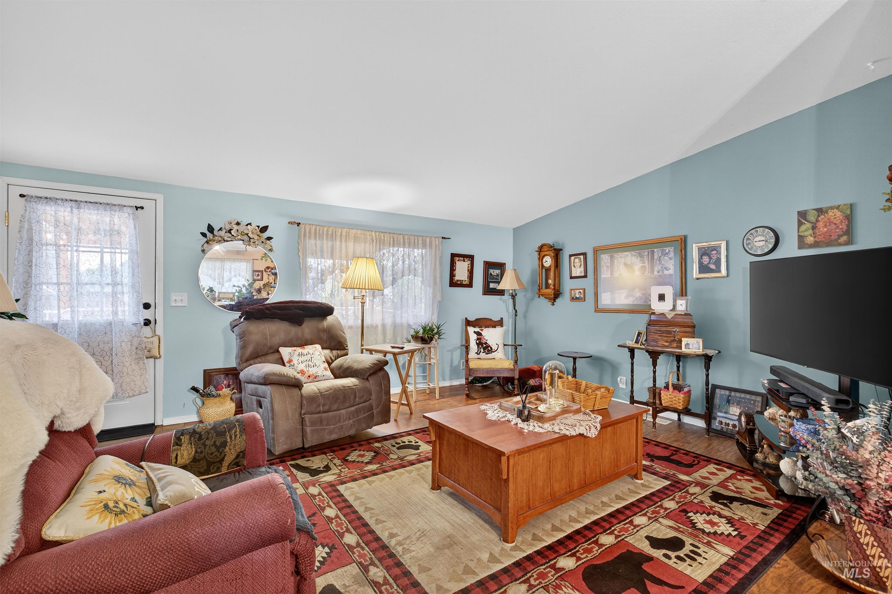 1042 Bridger Lane Property Photo 3