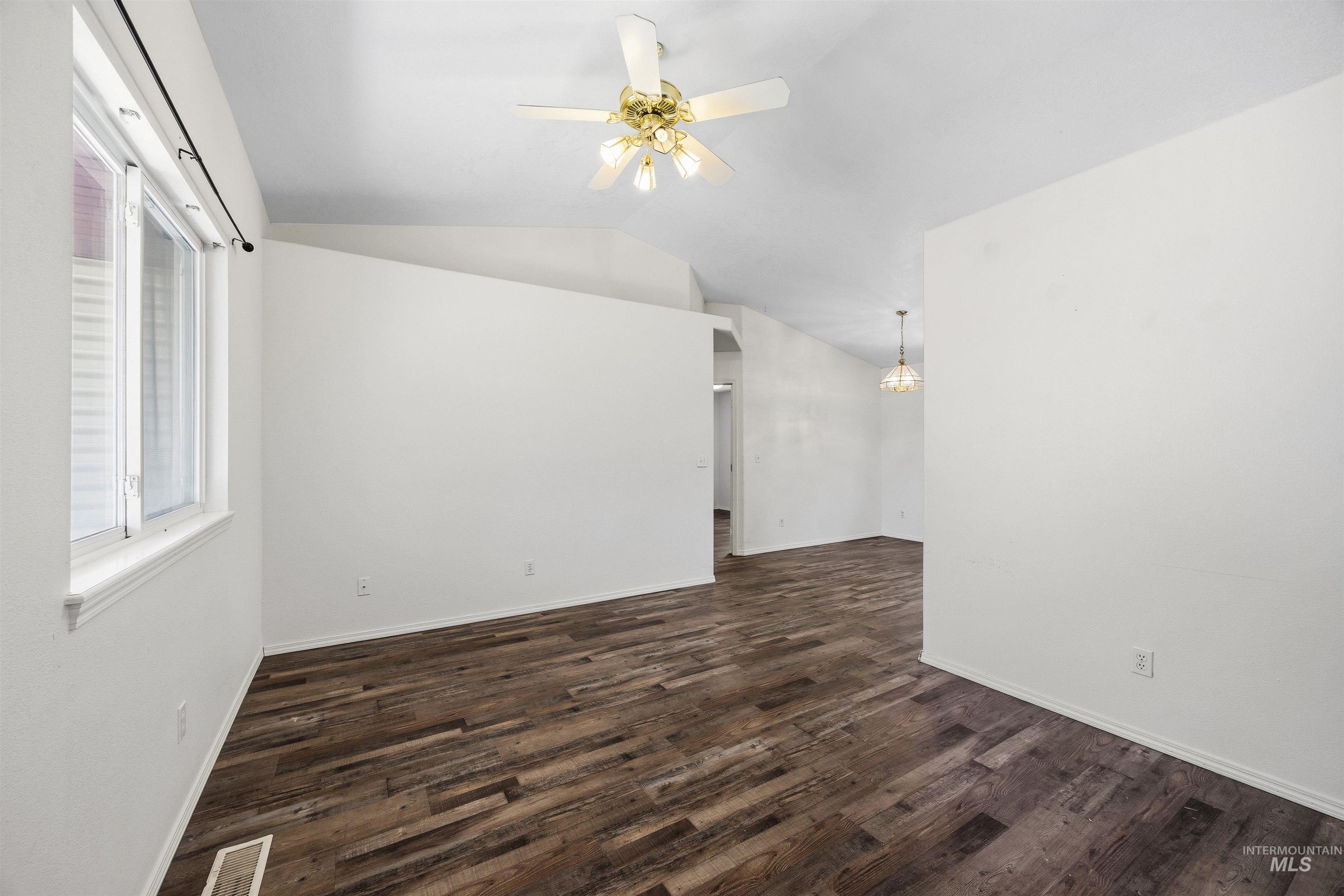 1770 Peregrine Dr Property Photo 4
