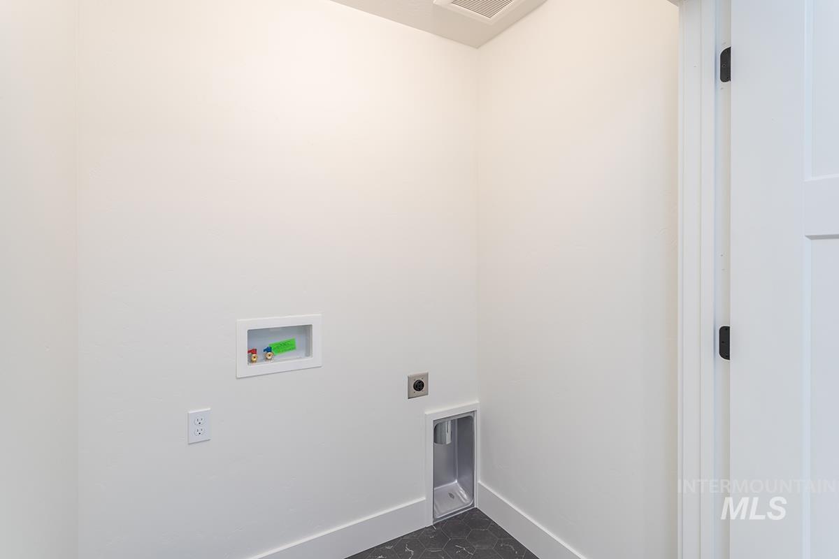1378 N Meadowglen Ave Property Photo 19
