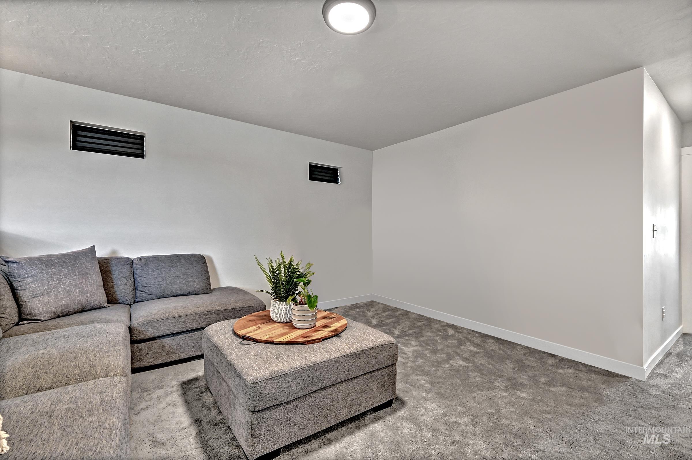 4902 W Thornapple Dr. Property Photo 21