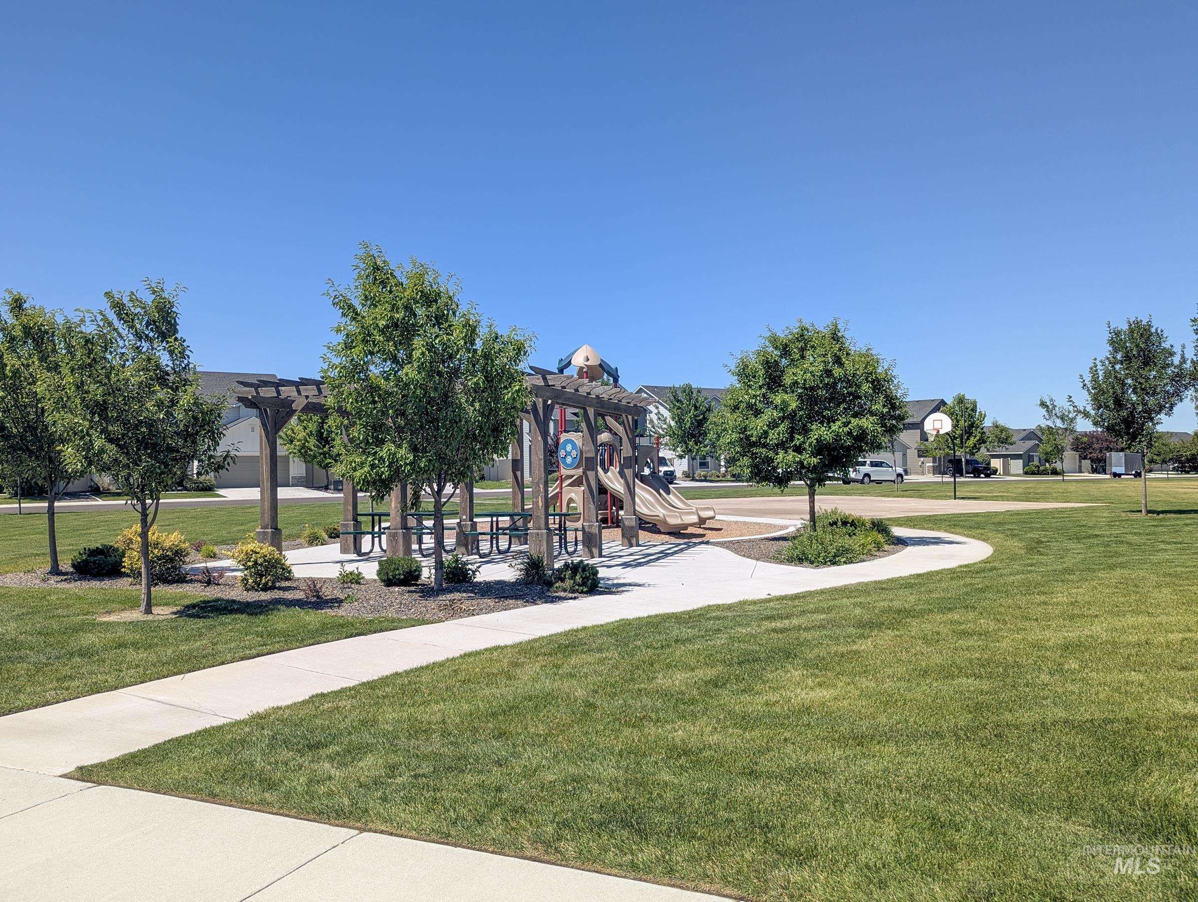 4902 W Thornapple Dr. Property Photo 25