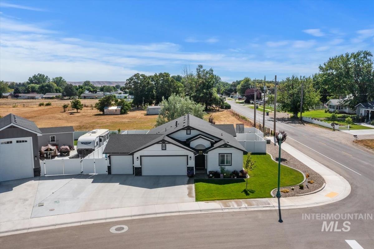 2402 Day Dr Property Photo 1