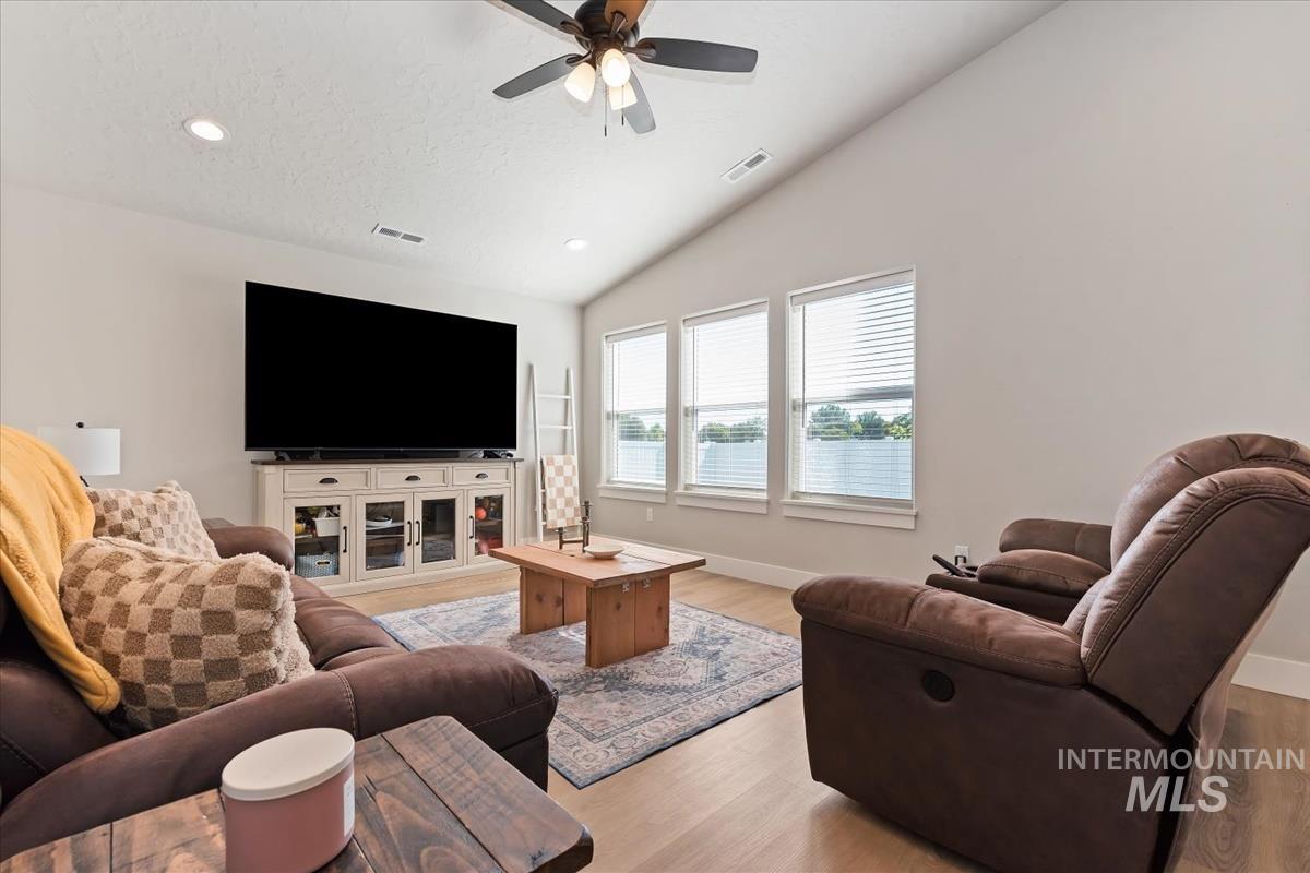2402 Day Dr Property Photo 3