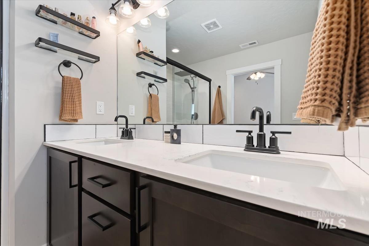 2402 Day Dr Property Photo 17