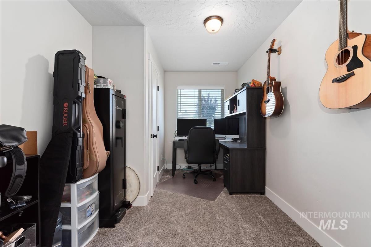 2402 Day Dr Property Photo 19