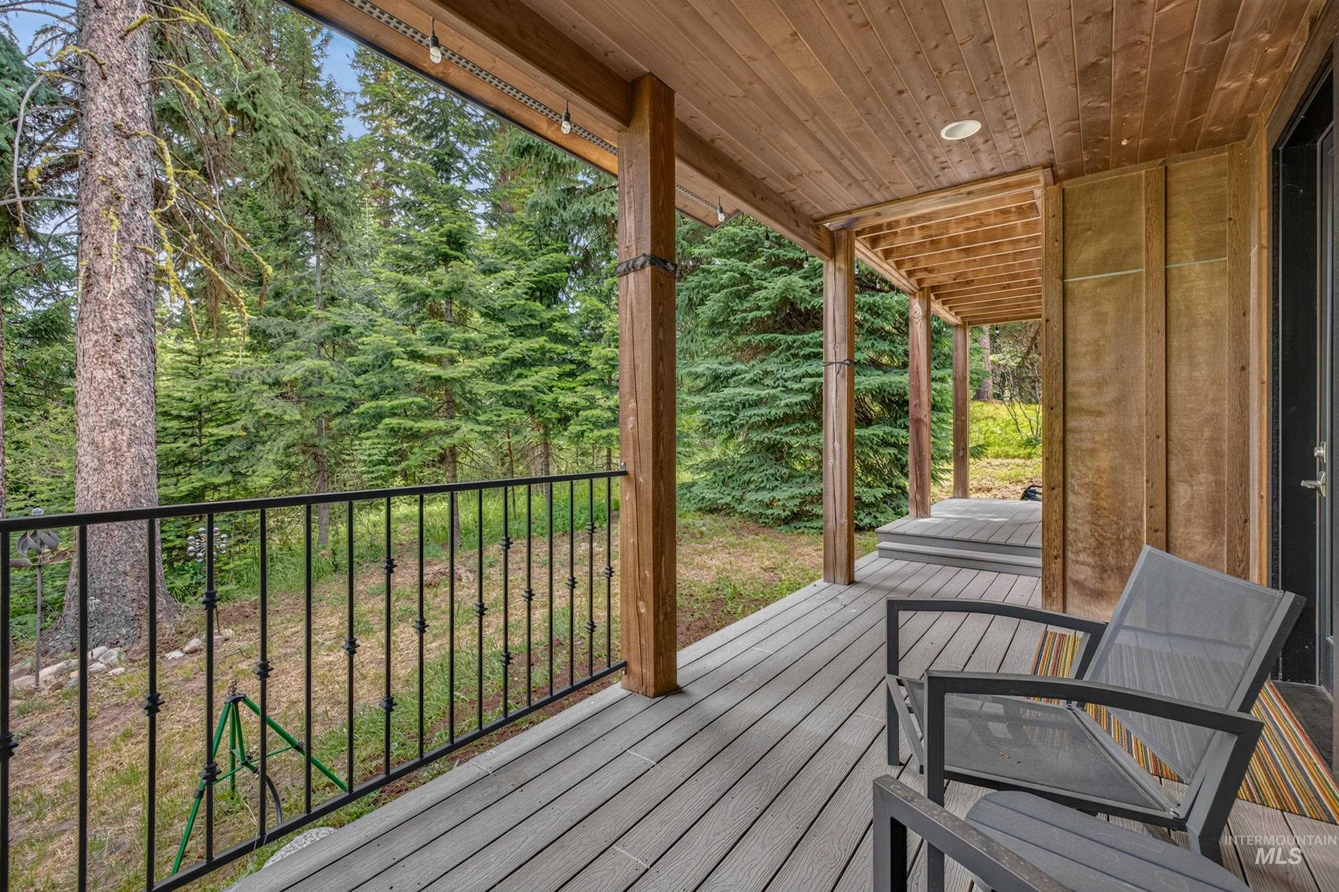 1003 Violet Way Property Photo 6