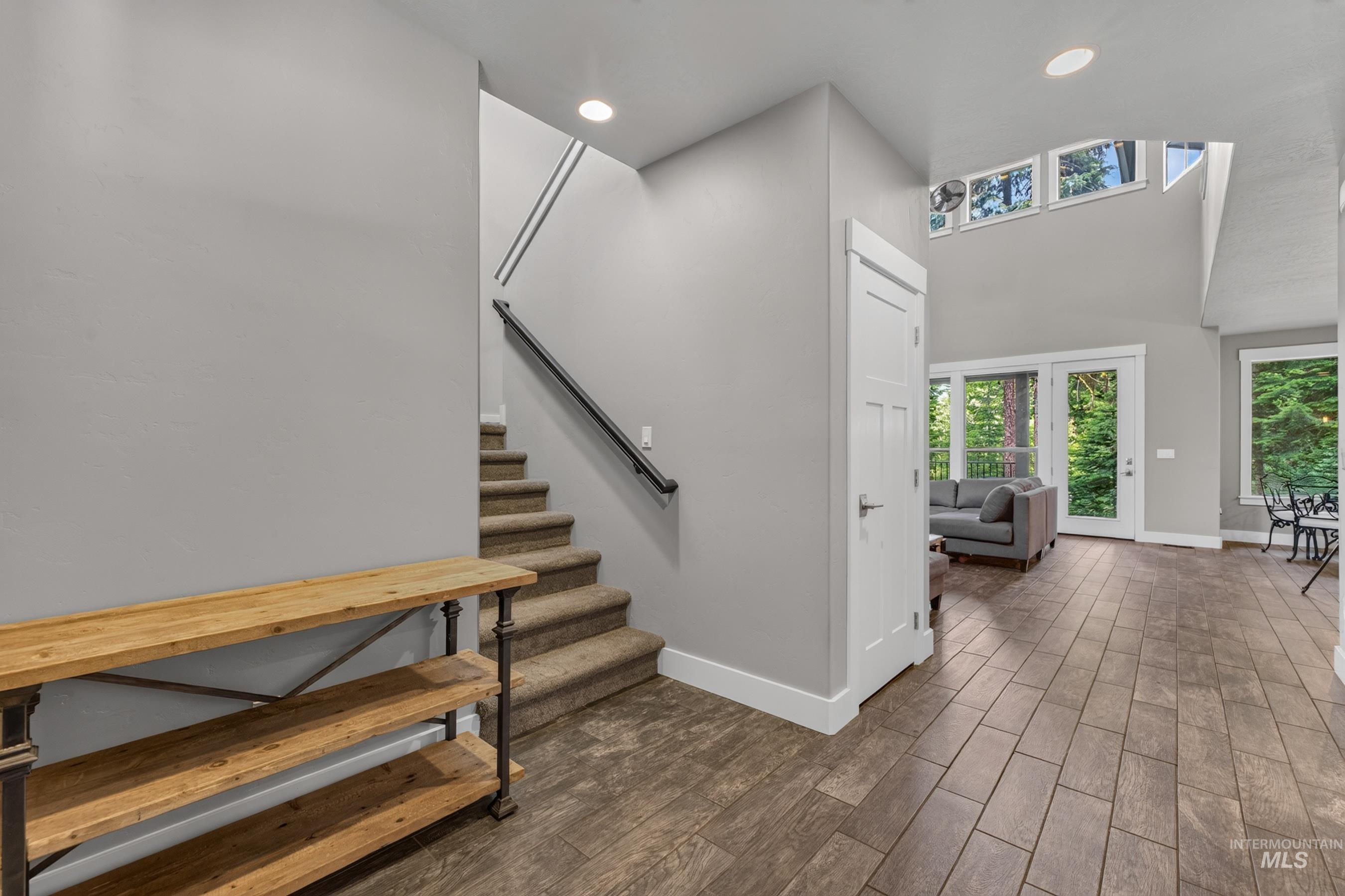 1003 Violet Way Property Photo 8