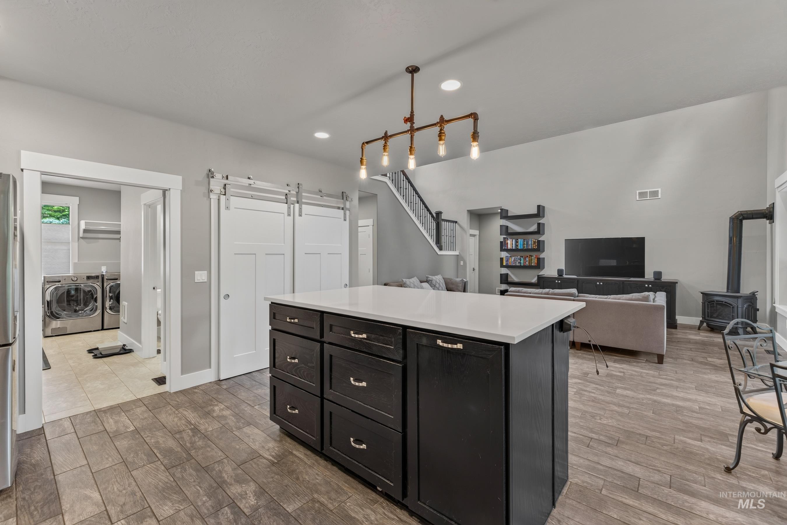 1003 Violet Way Property Photo 19