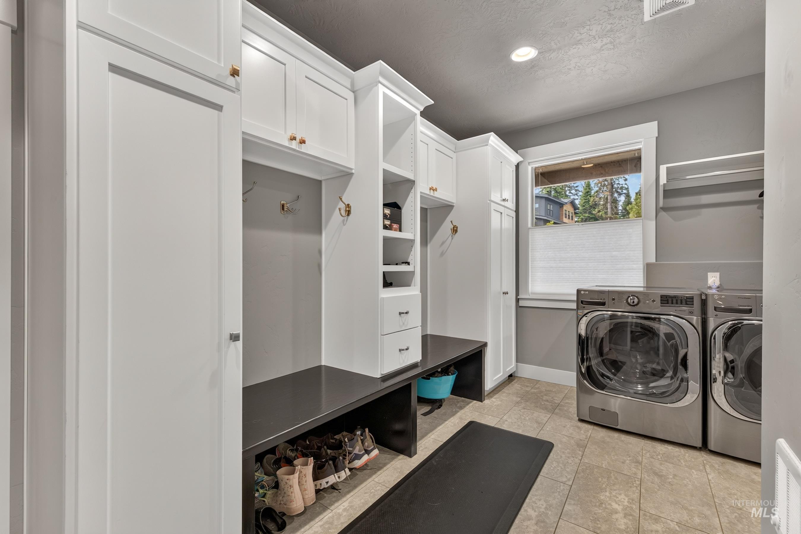 1003 Violet Way Property Photo 24