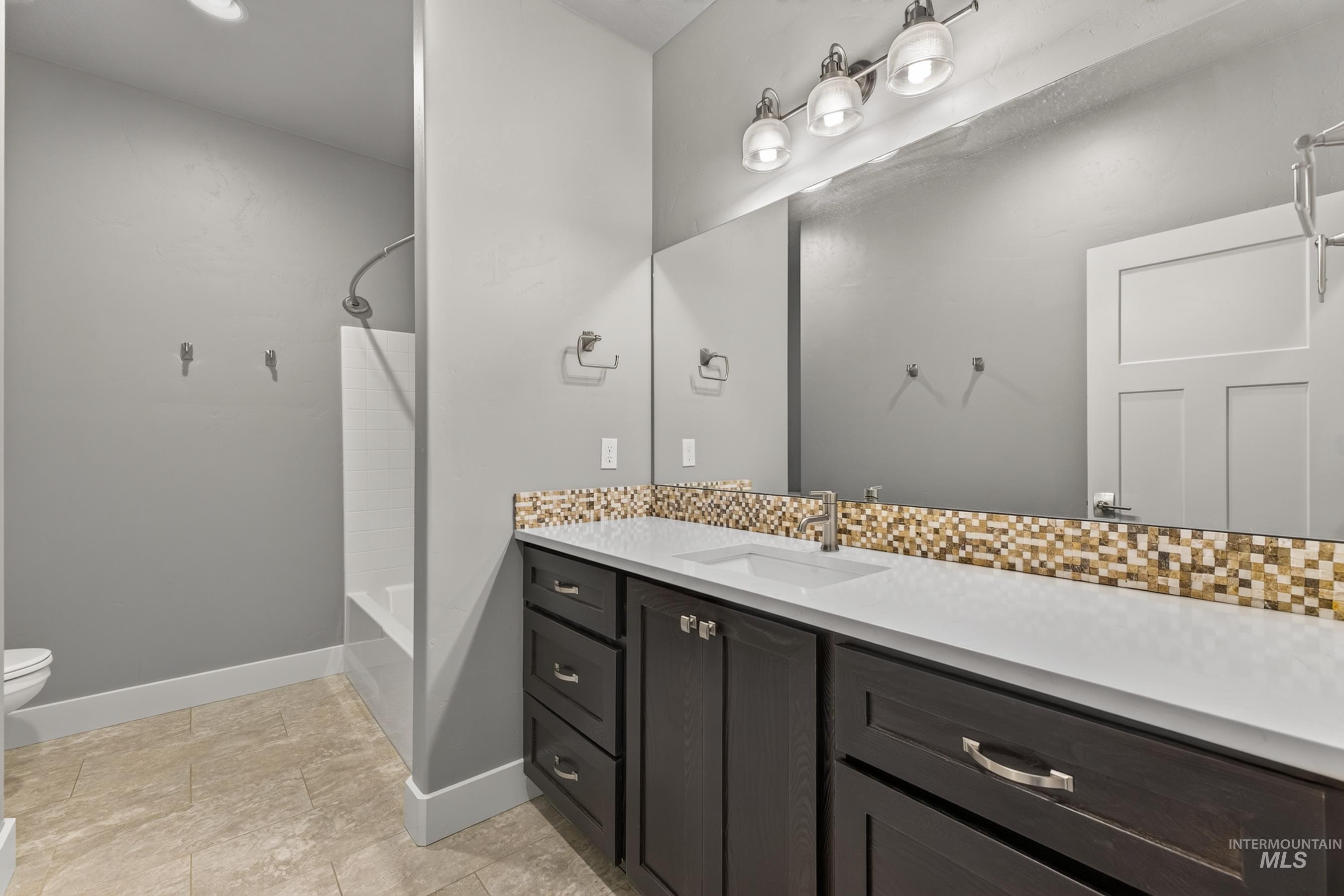 1003 Violet Way Property Photo 28