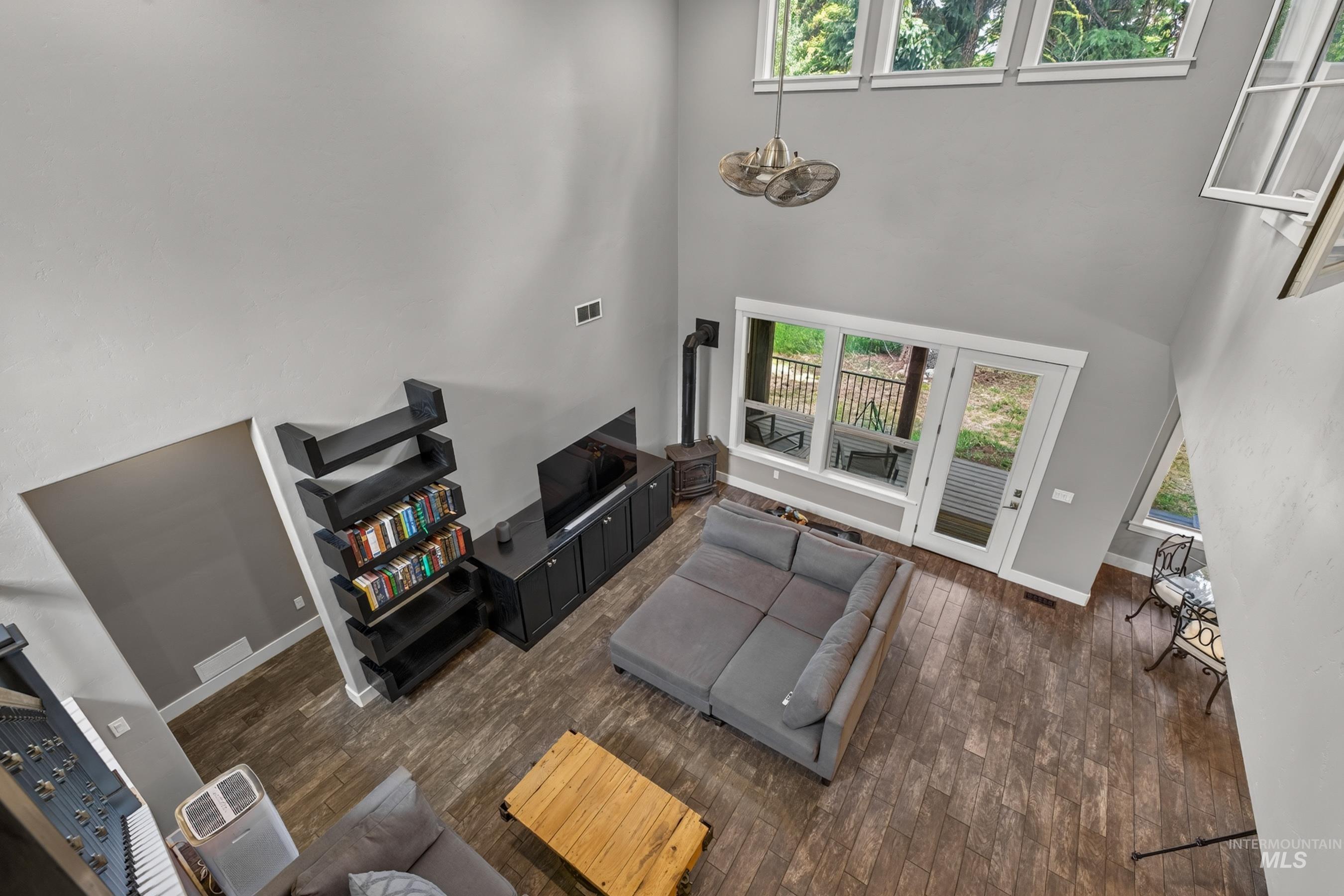 1003 Violet Way Property Photo 29