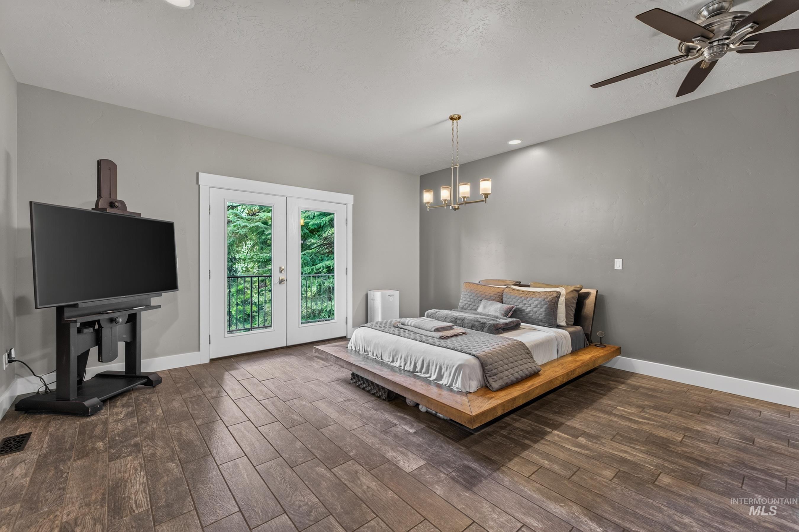 1003 Violet Way Property Photo 30