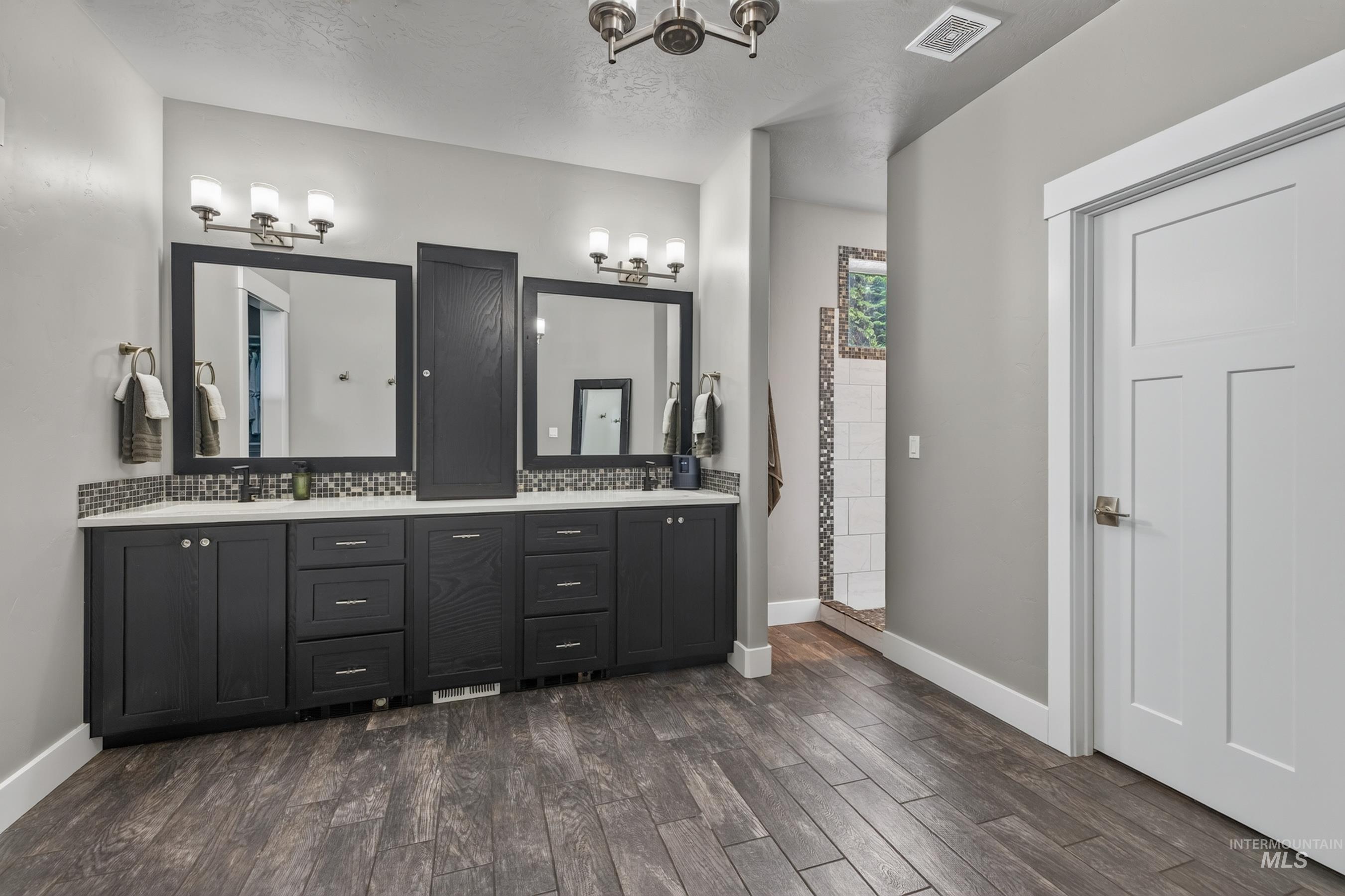 1003 Violet Way Property Photo 33