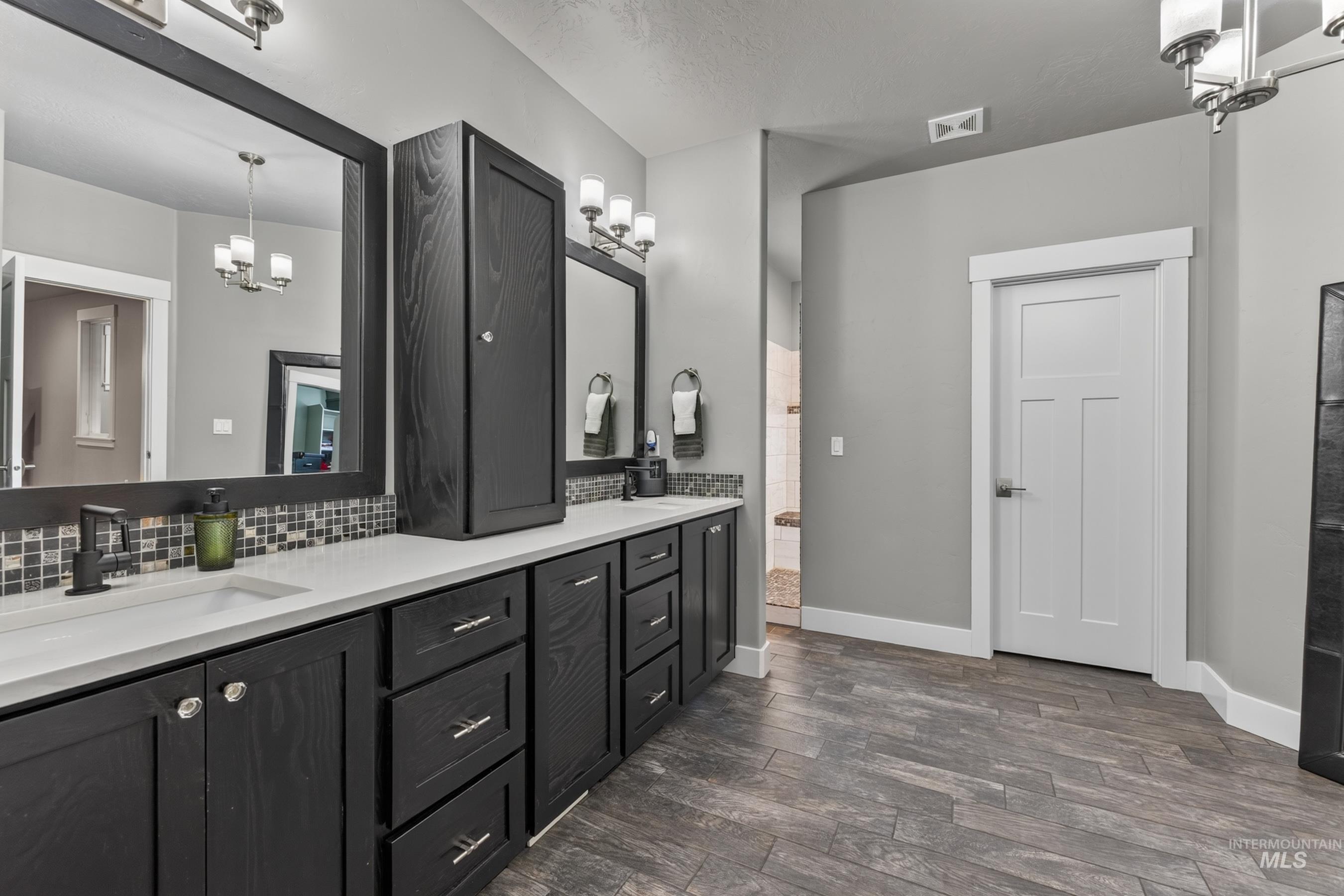 1003 Violet Way Property Photo 34