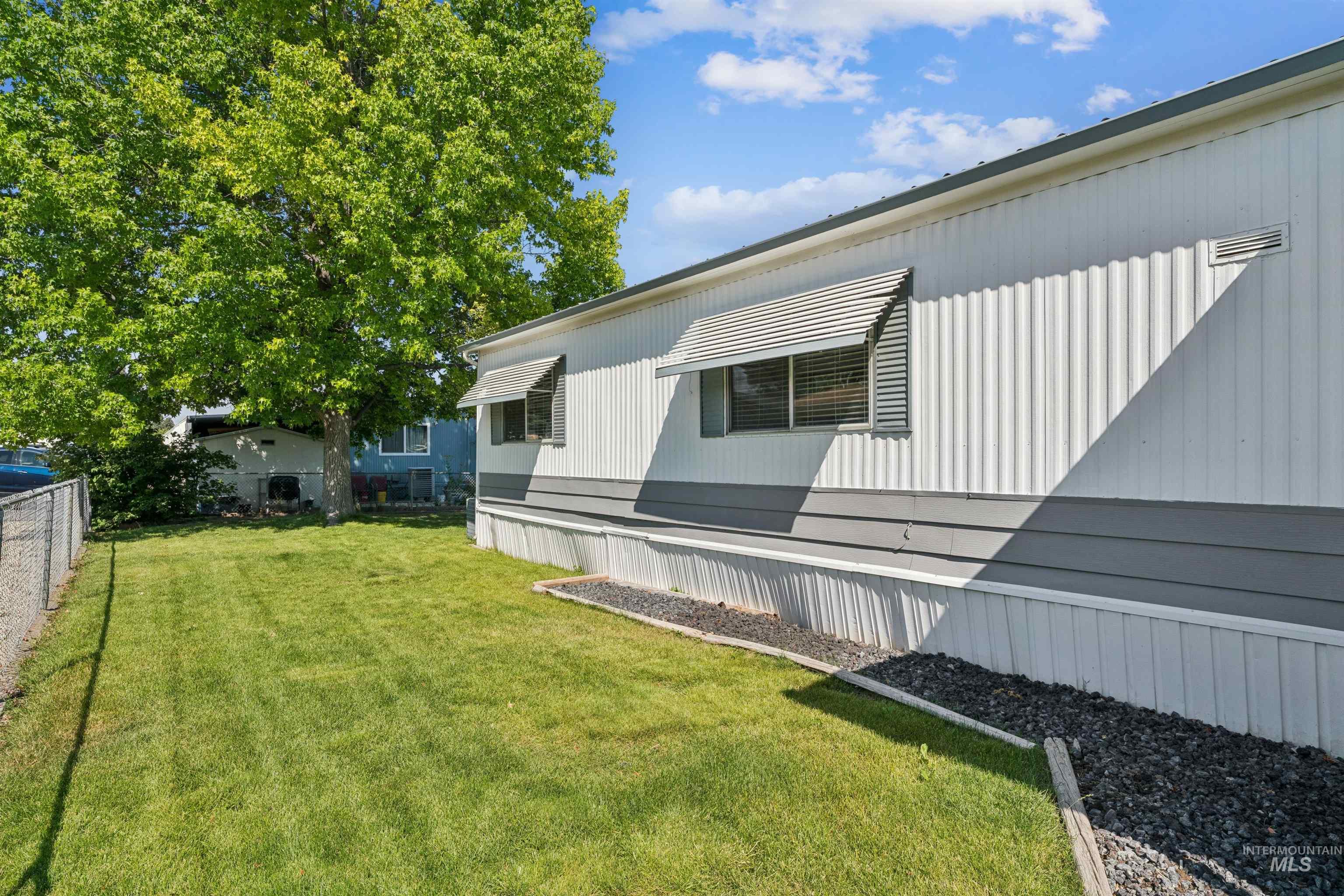 140 N Rainbow Dr Property Photo 32