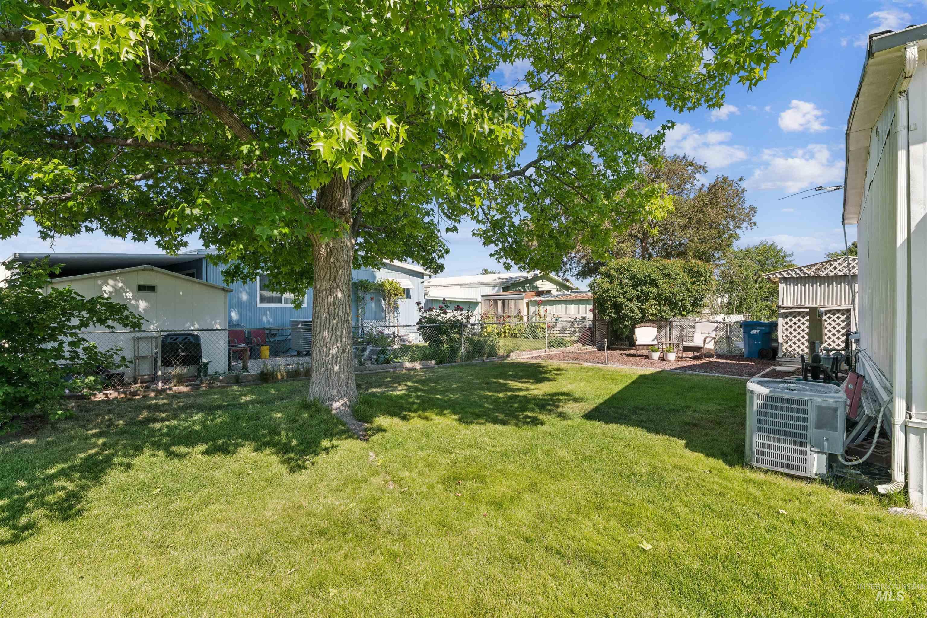 140 N Rainbow Dr Property Photo 33