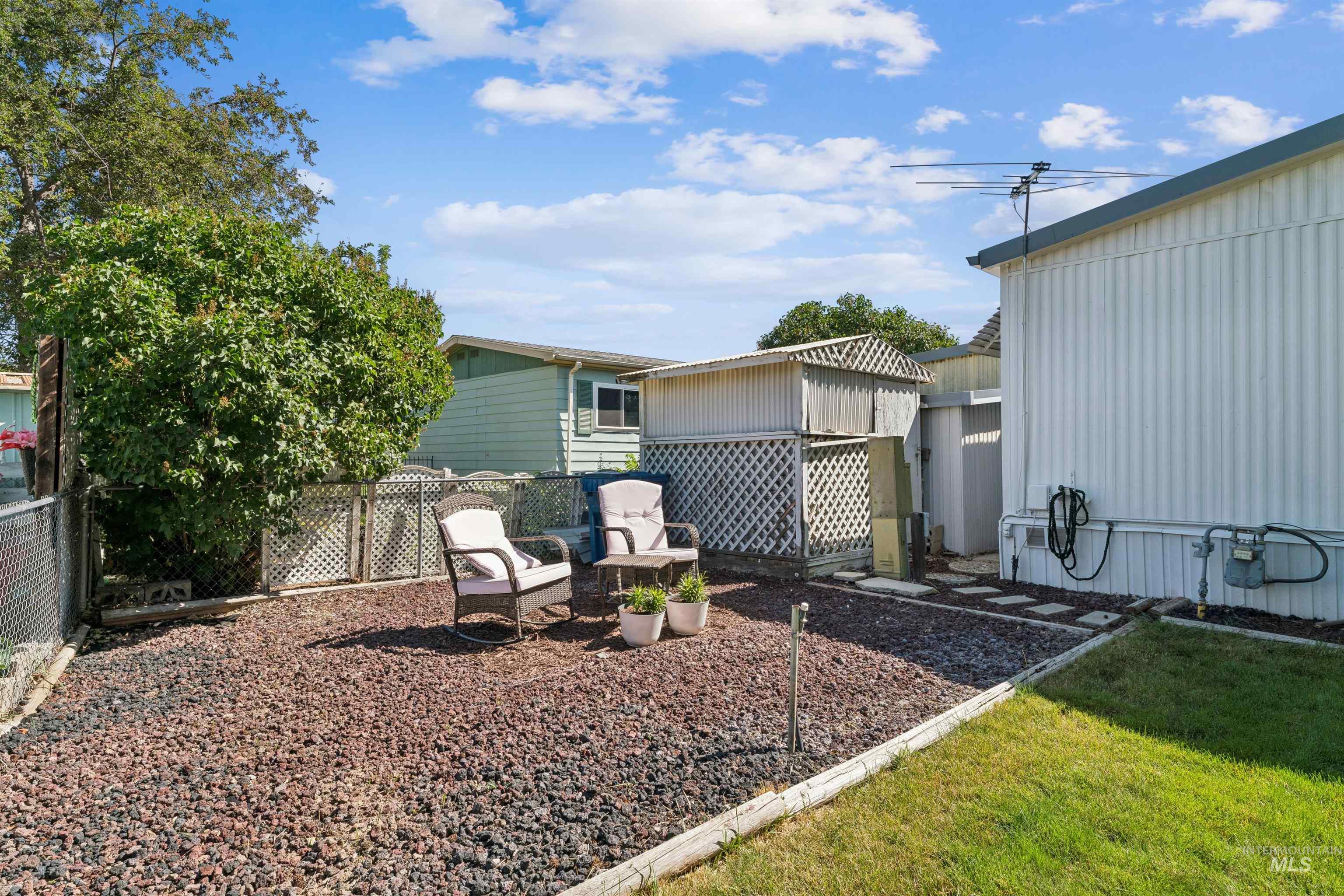 140 N Rainbow Dr Property Photo 34