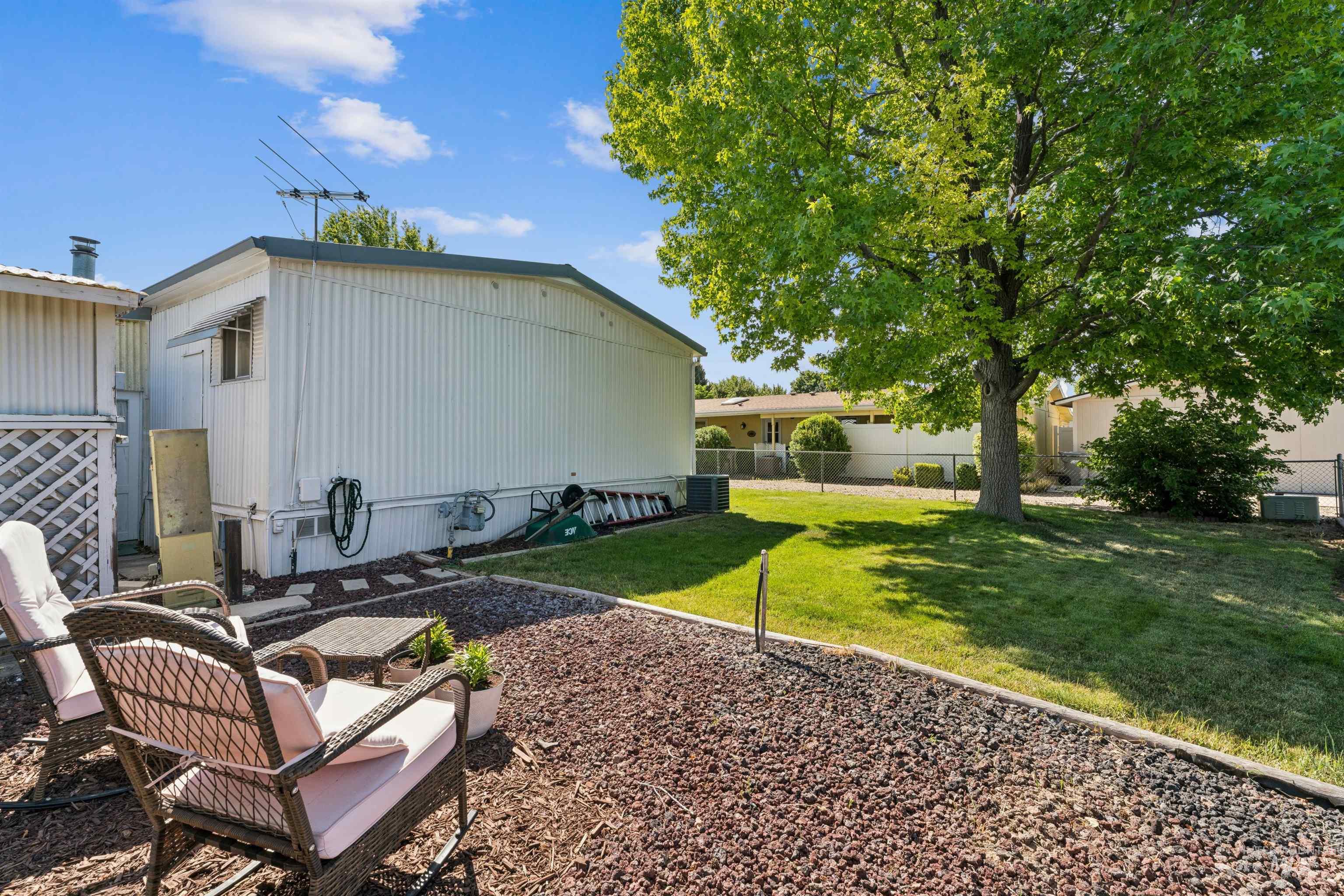 140 N Rainbow Dr Property Photo 35