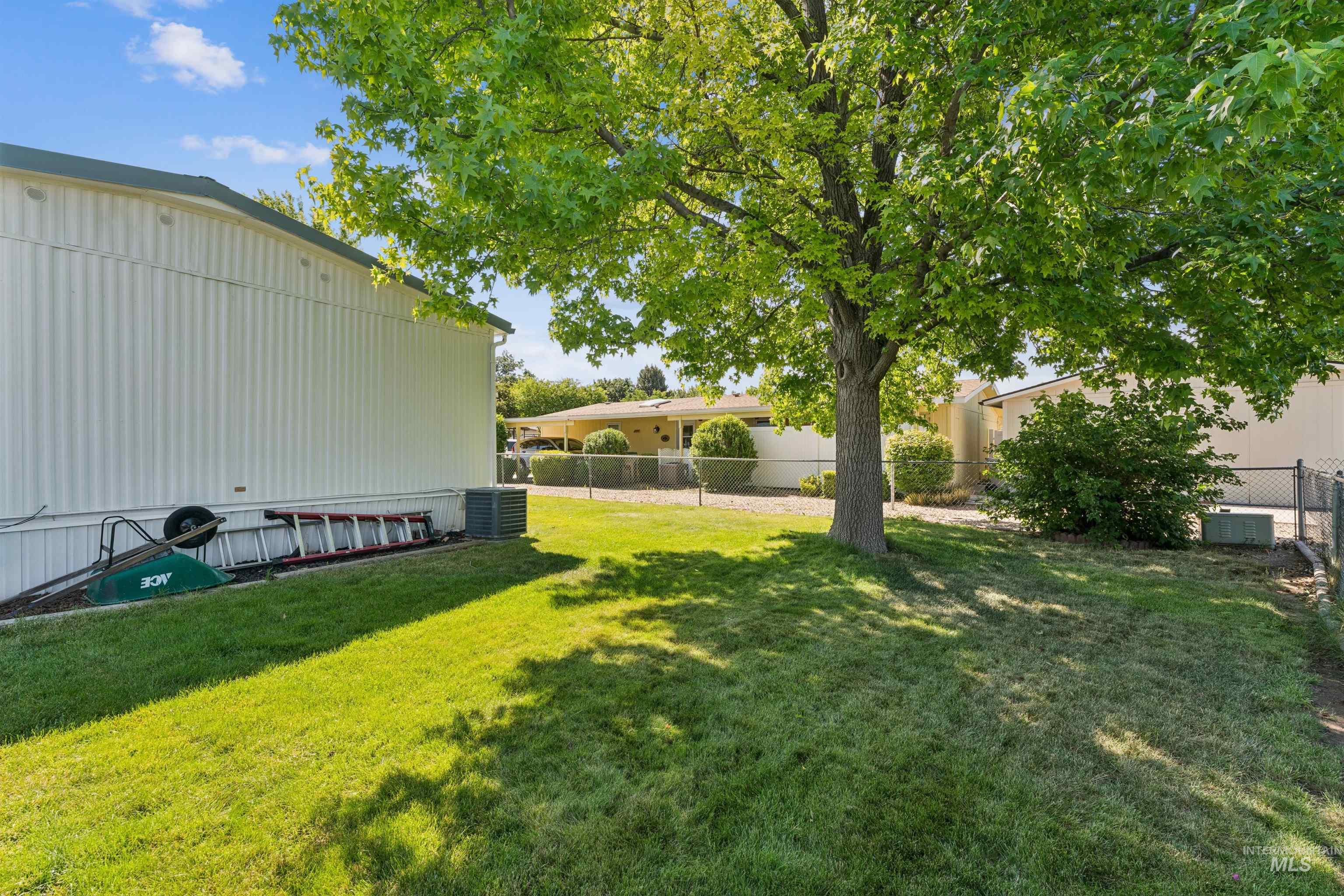 140 N Rainbow Dr Property Photo 36