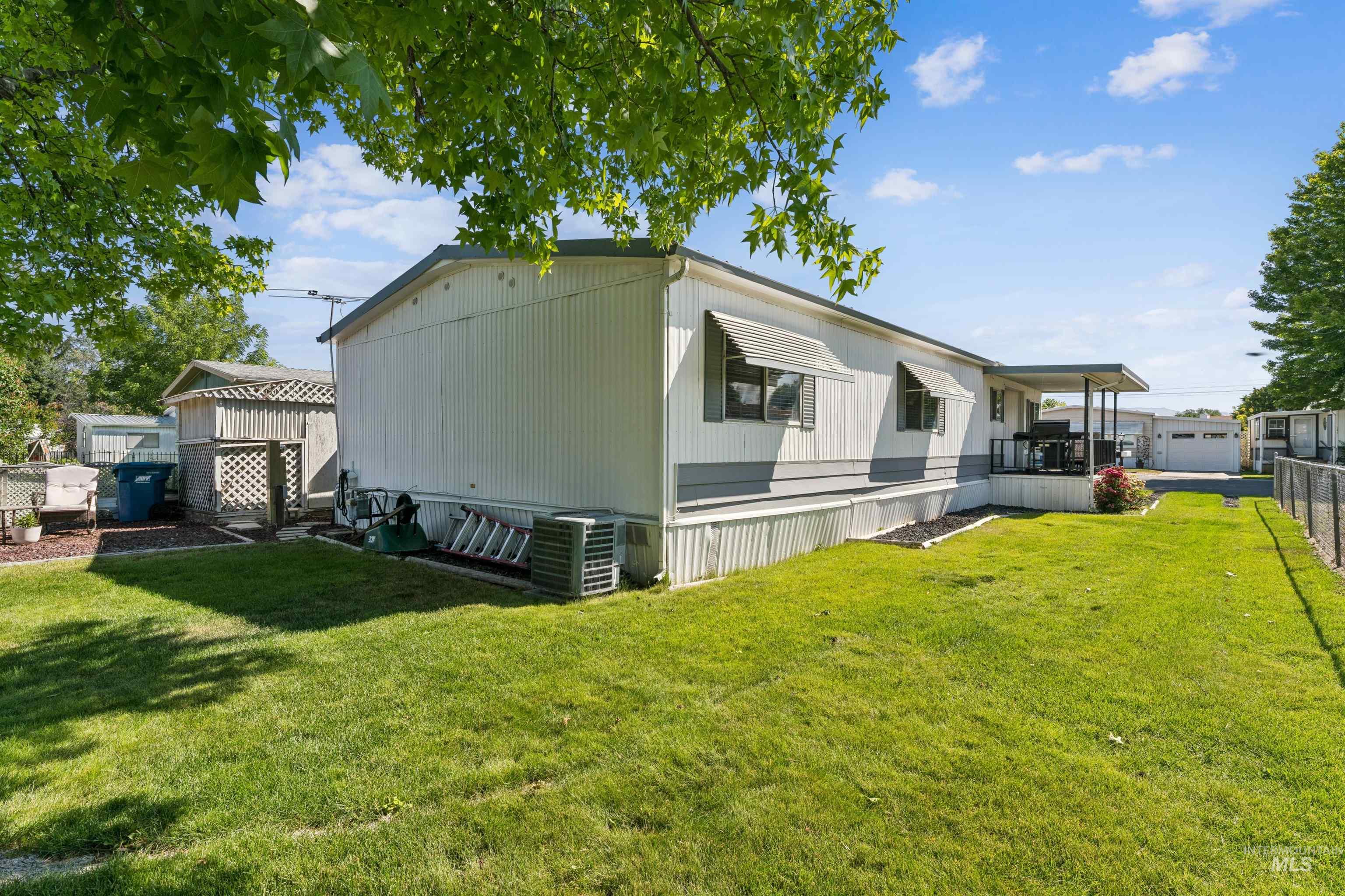 140 N Rainbow Dr Property Photo 37