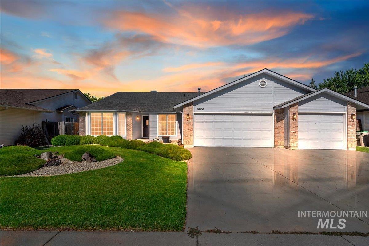 5651 N Crimson Way Property Photo 1