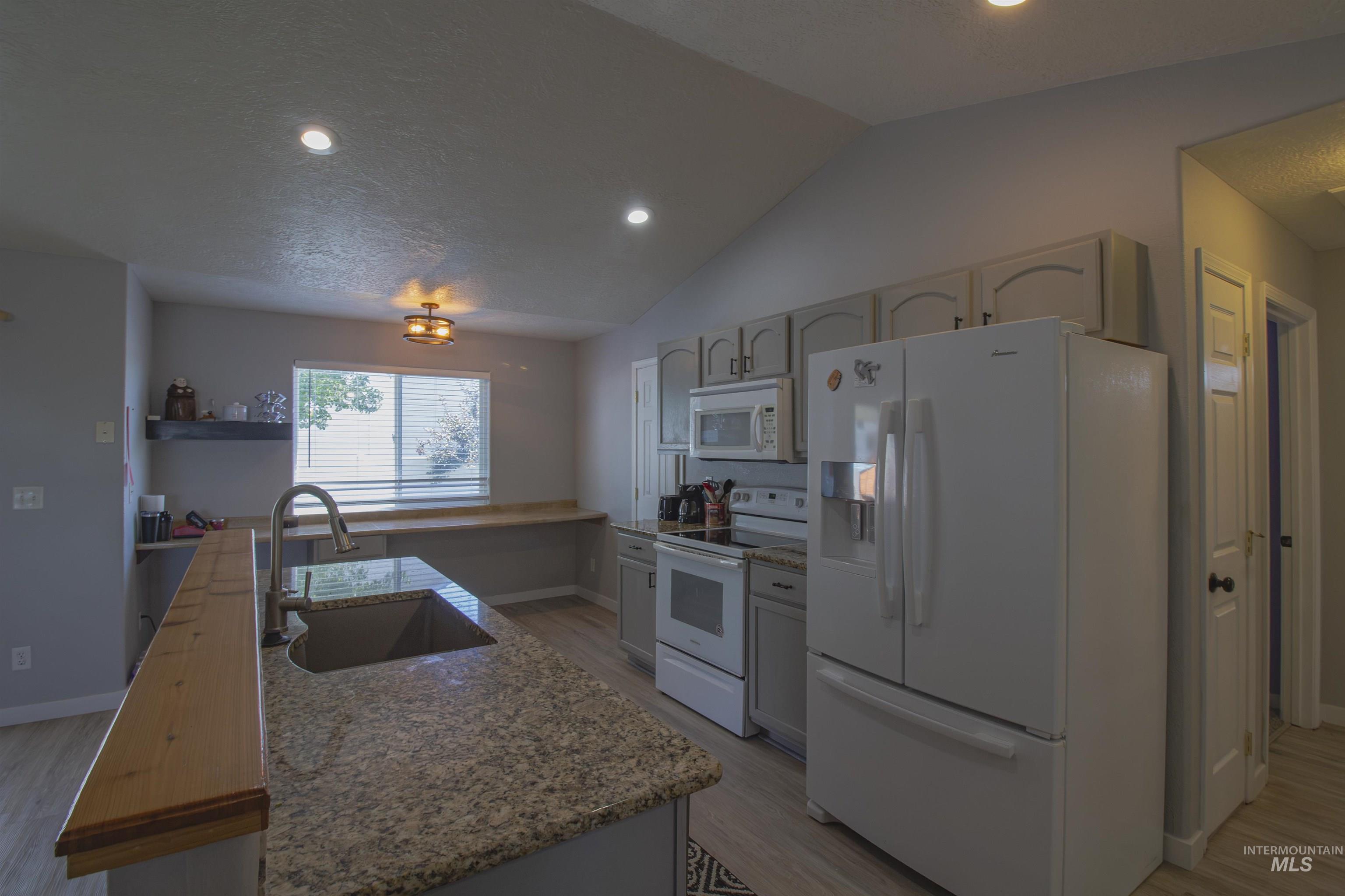2480 W 9th Street Property Photo 8