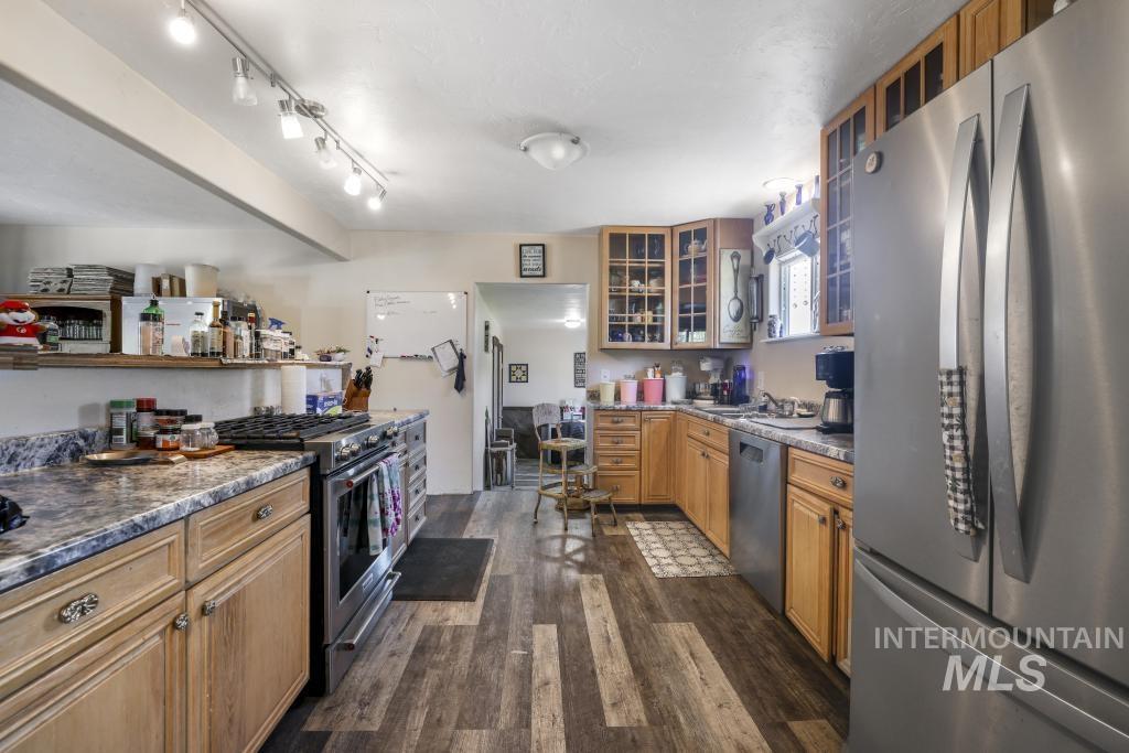 646 2nd Ave E Property Photo 12