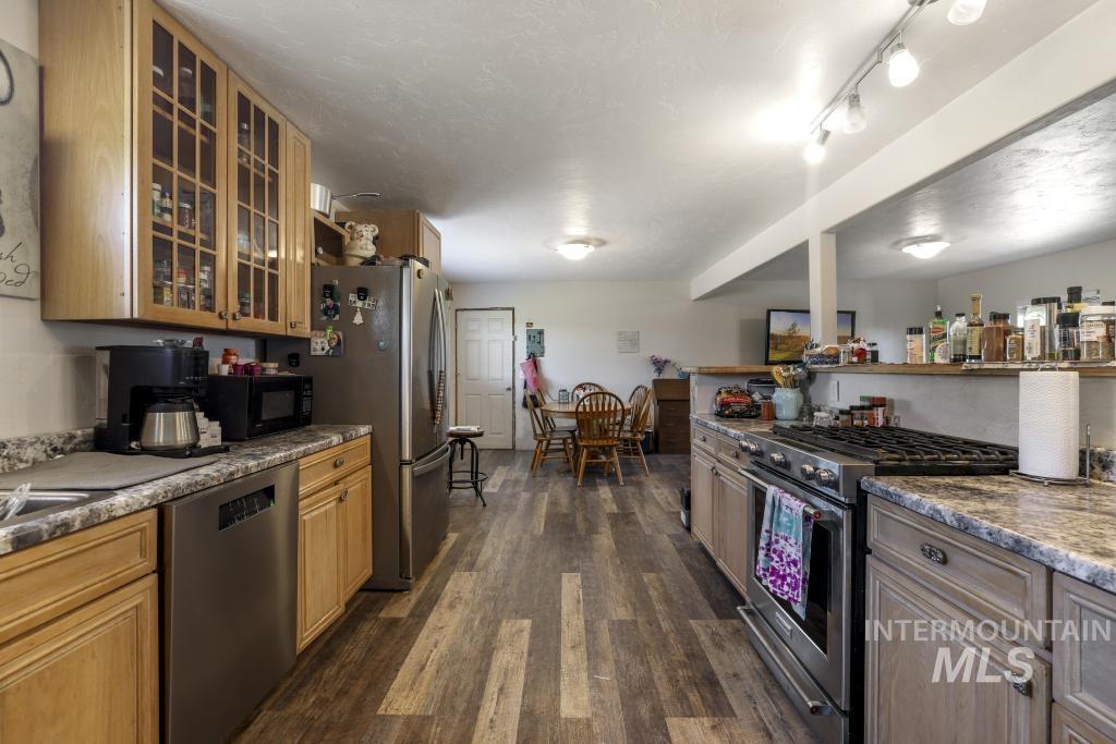 646 2nd Ave E Property Photo 13