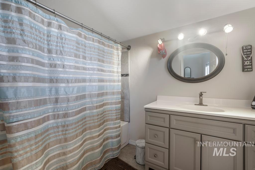 646 2nd Ave E Property Photo 21