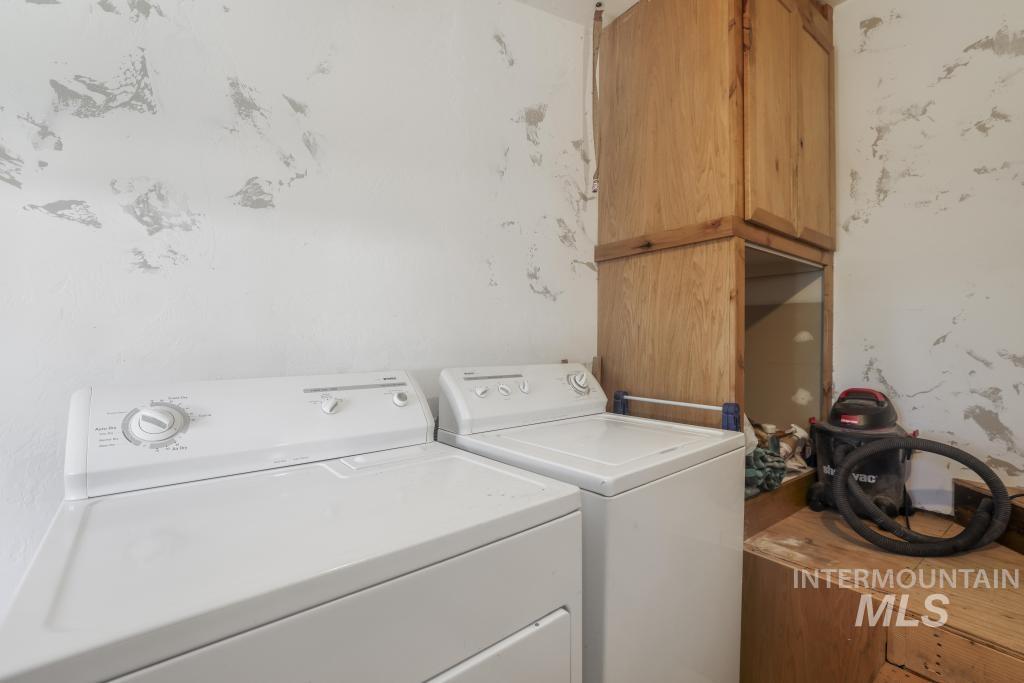 646 2nd Ave E Property Photo 23