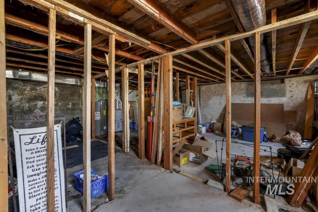 646 2nd Ave E Property Photo 29