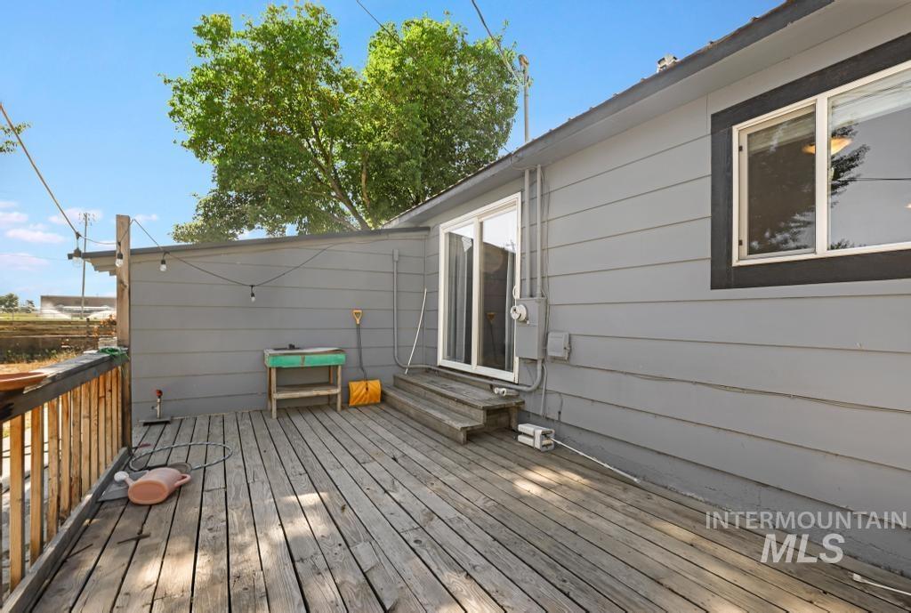 646 2nd Ave E Property Photo 31
