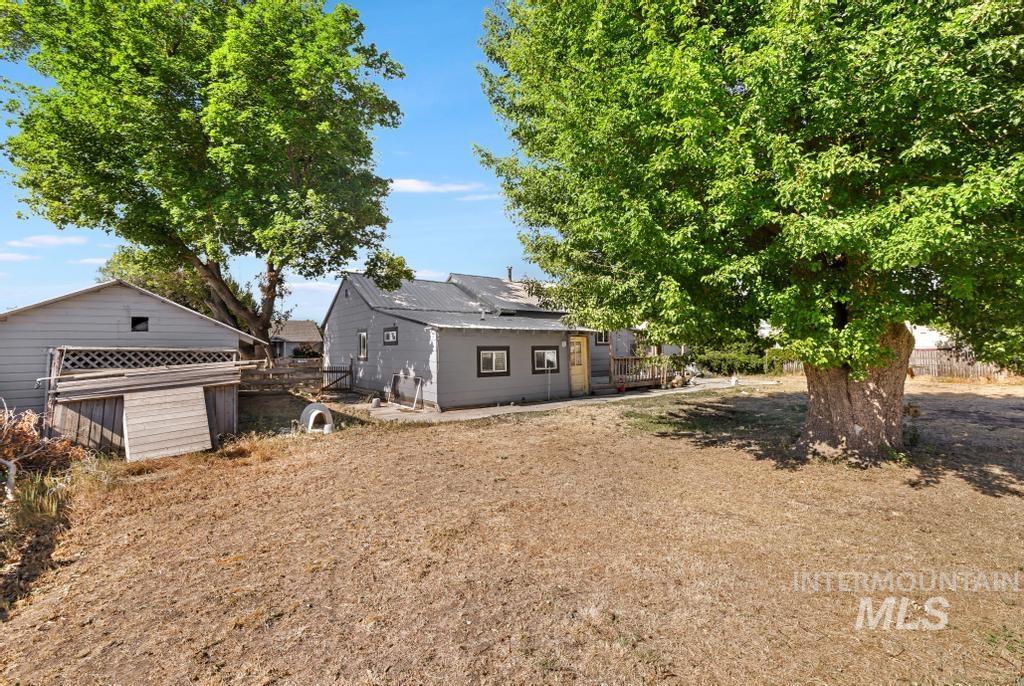 646 2nd Ave E Property Photo 34