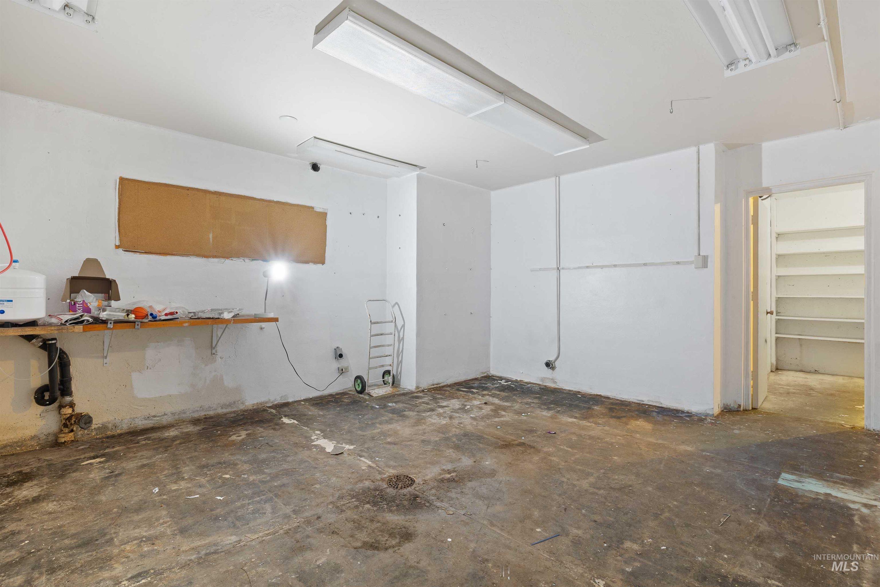2176 Addison Ave E Property Photo 31