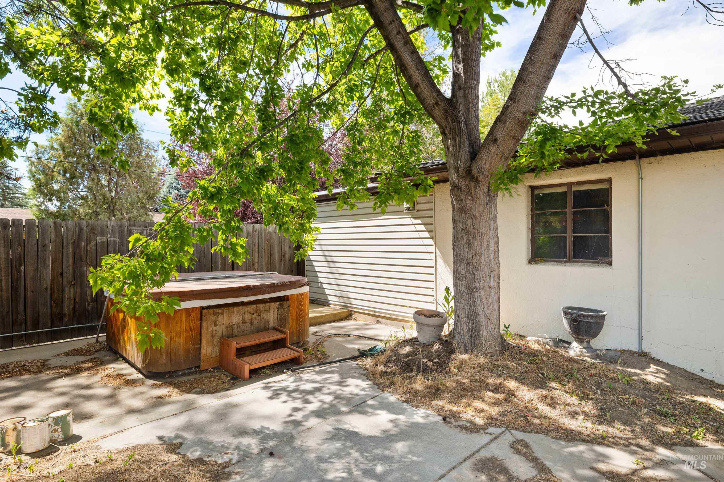 2176 Addison Ave E Property Photo 37