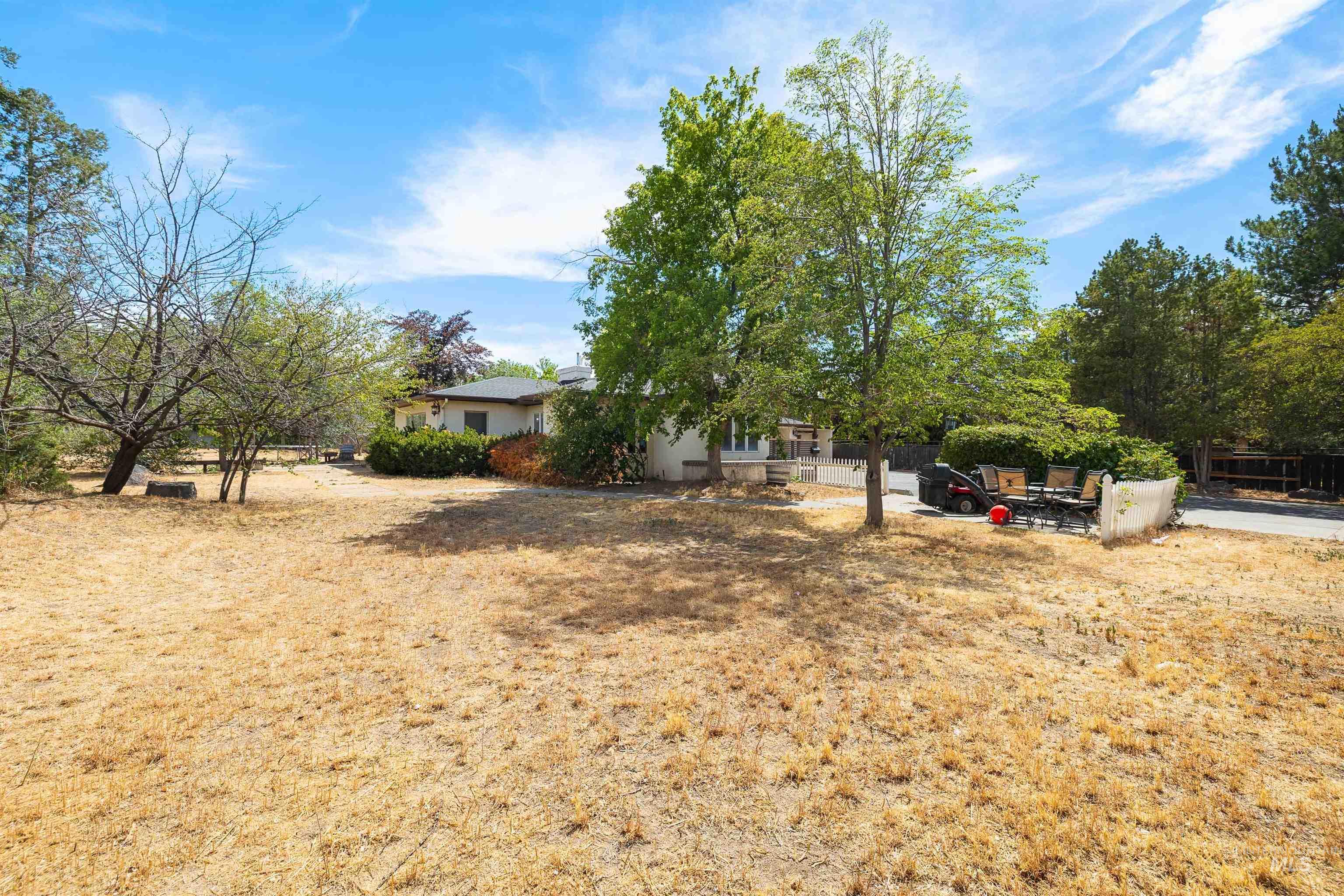2176 Addison Ave E Property Photo 42