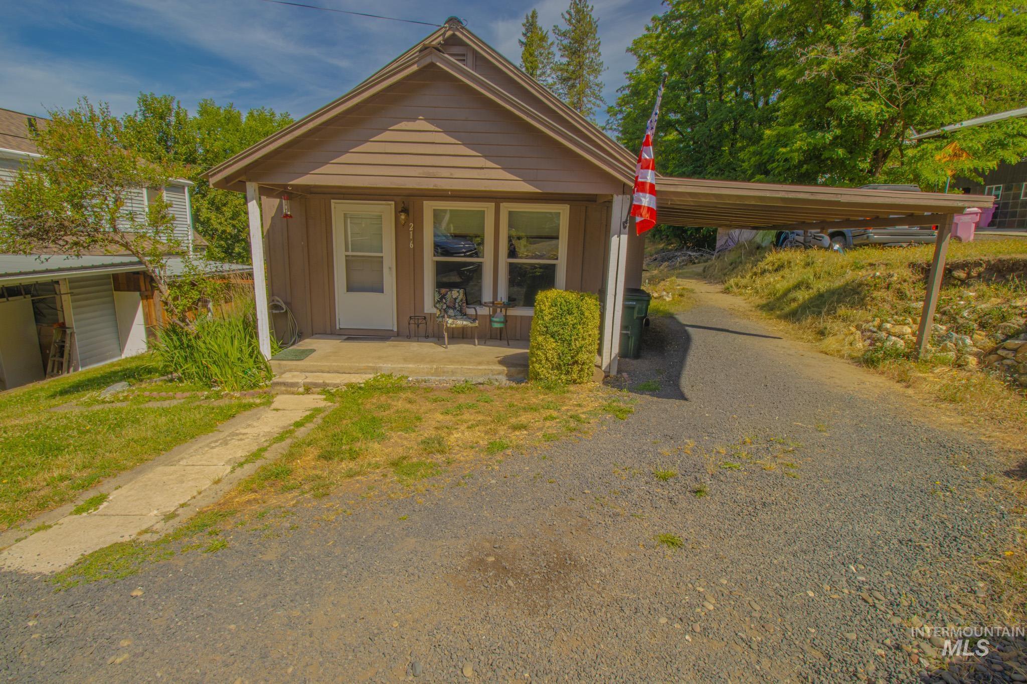 216 Tamarac St Property Photo 1