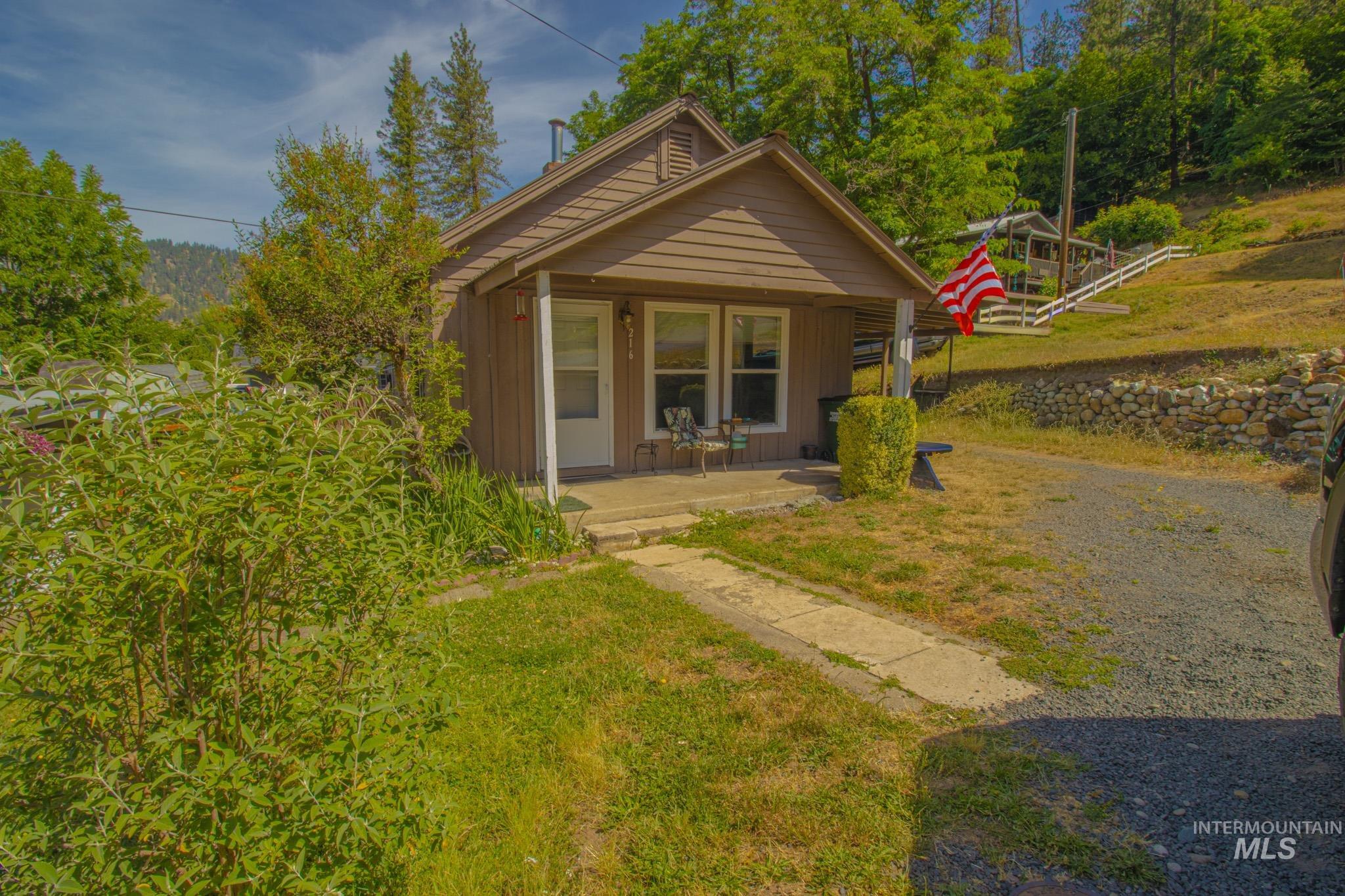 216 Tamarac St Property Photo 2