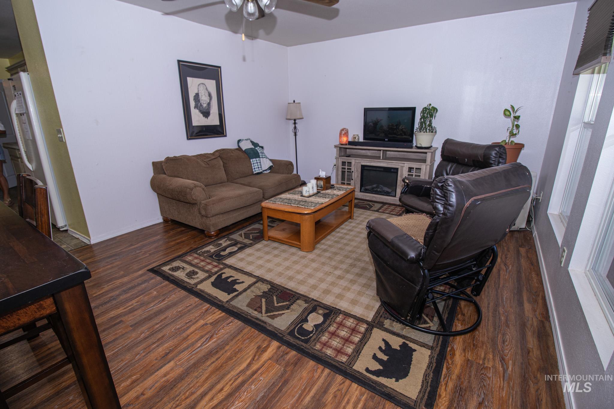 216 Tamarac St Property Photo 4