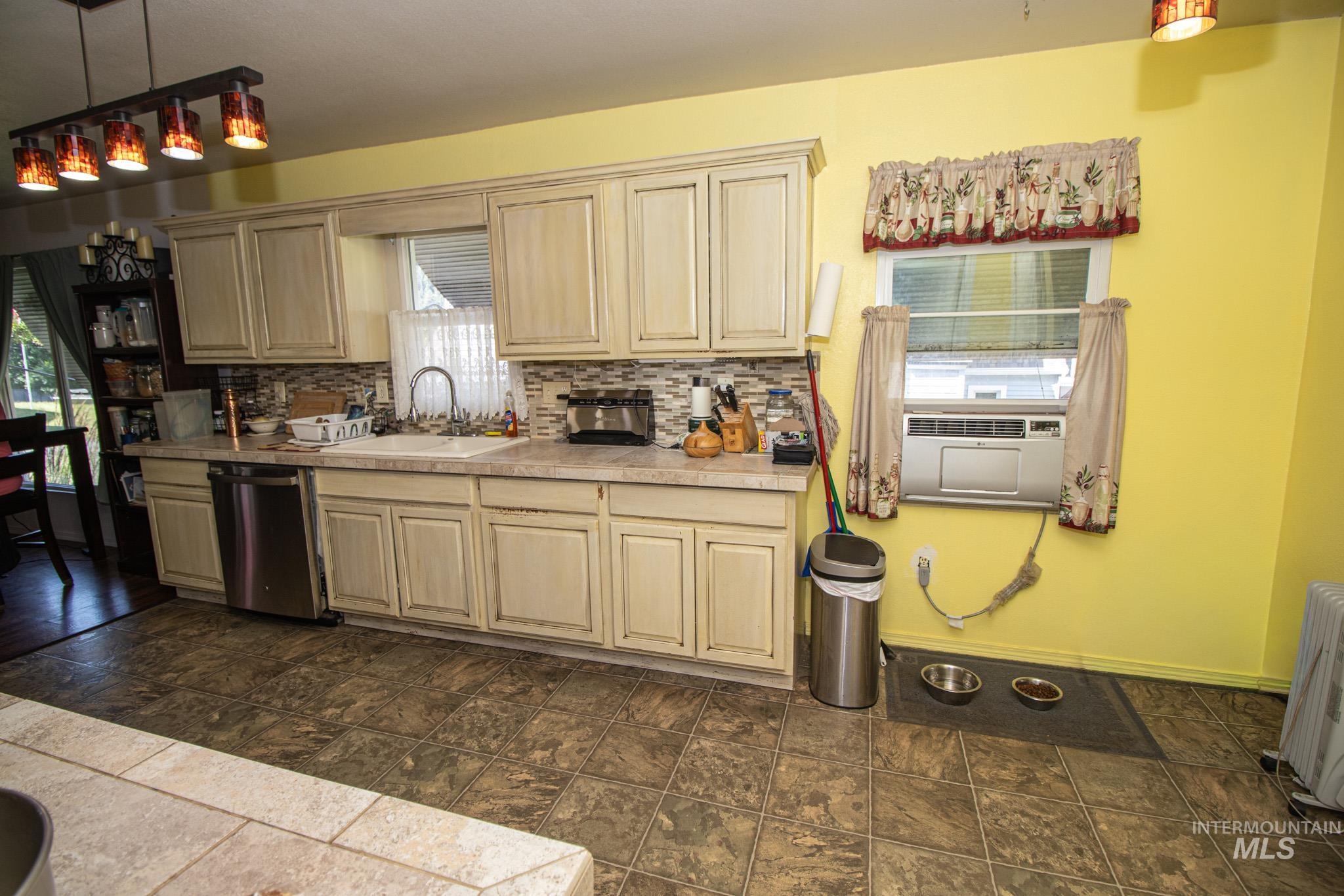 216 Tamarac St Property Photo 10