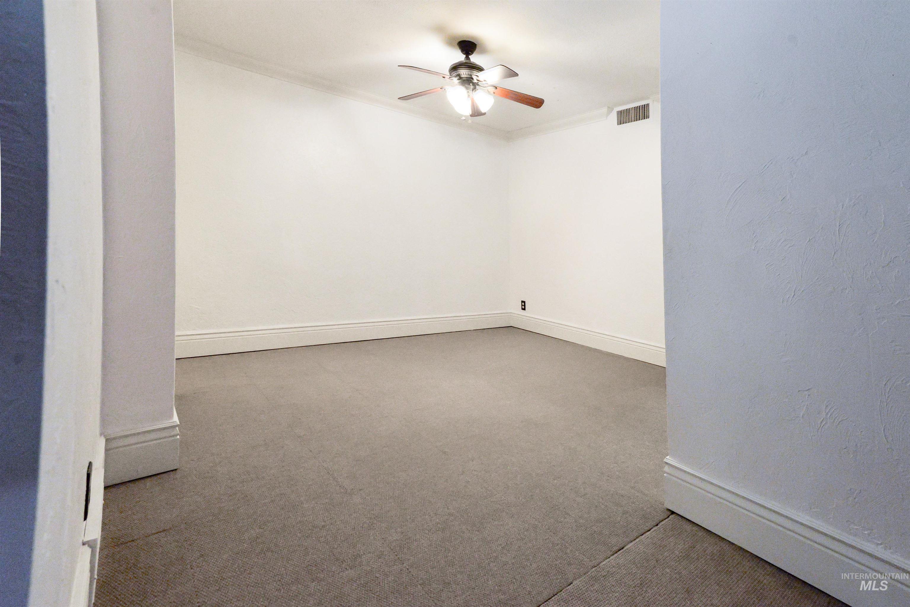 2176 Addison Ave E Property Photo 22