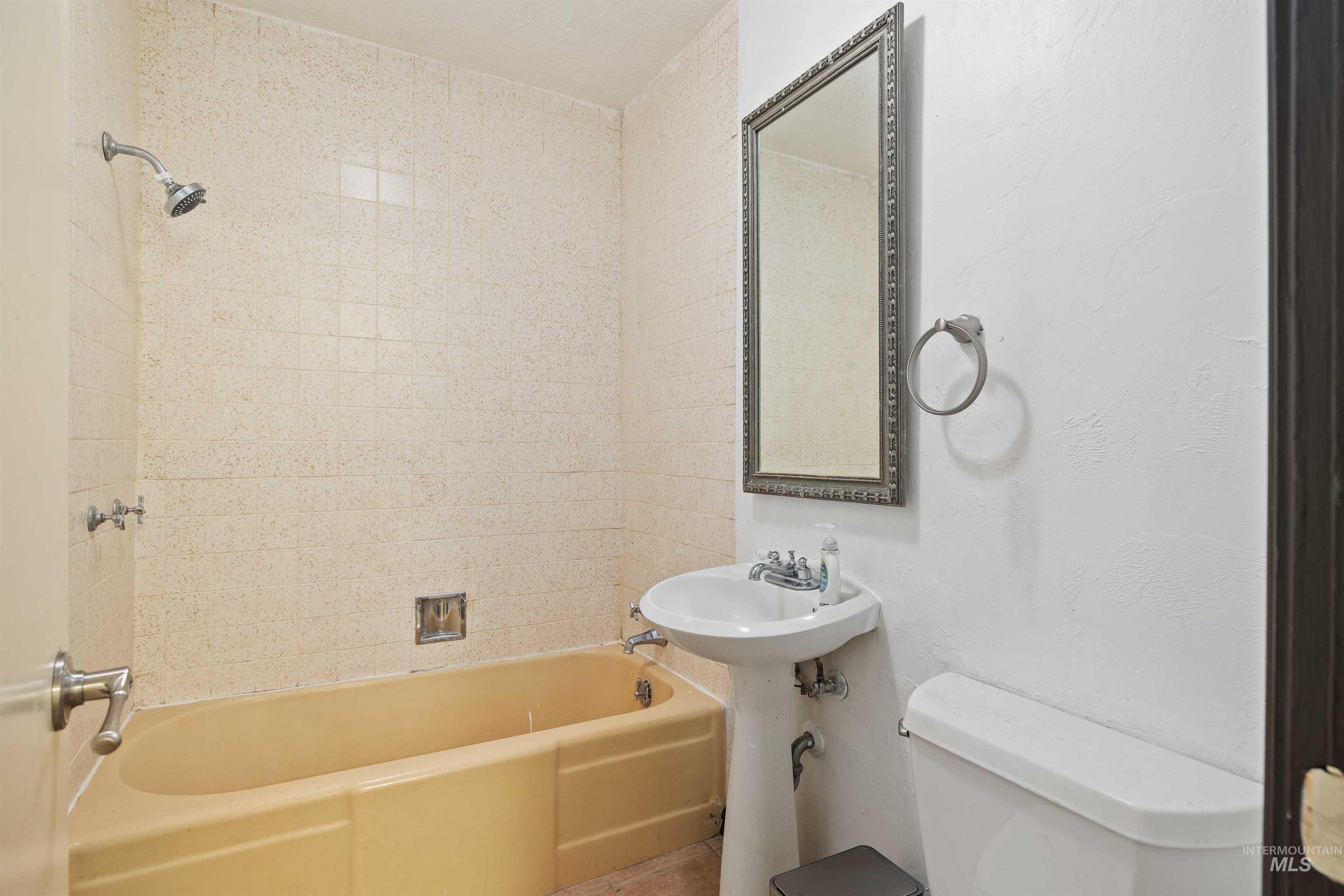 2176 Addison Ave E Property Photo 24