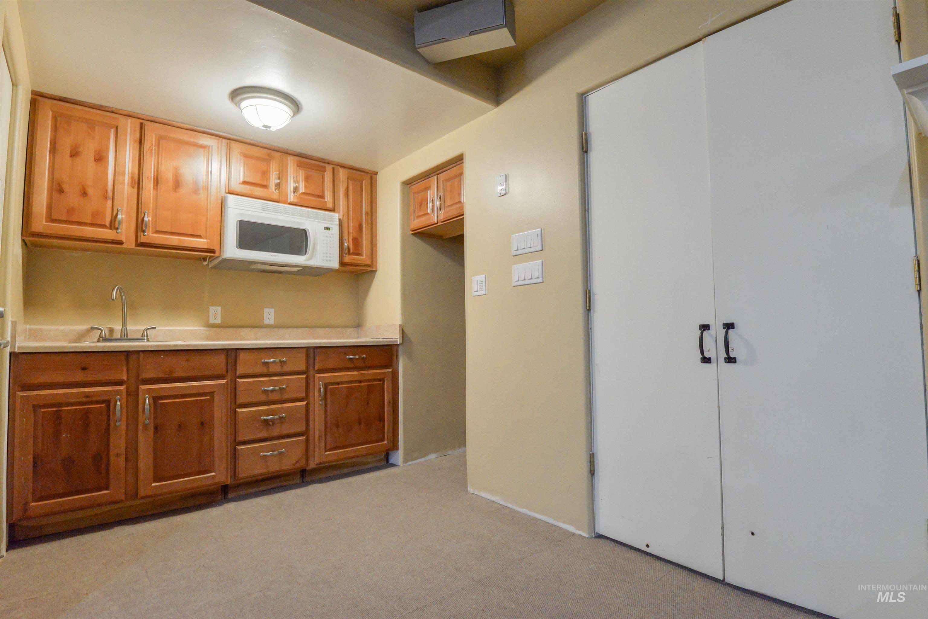 2176 Addison Ave E Property Photo 28