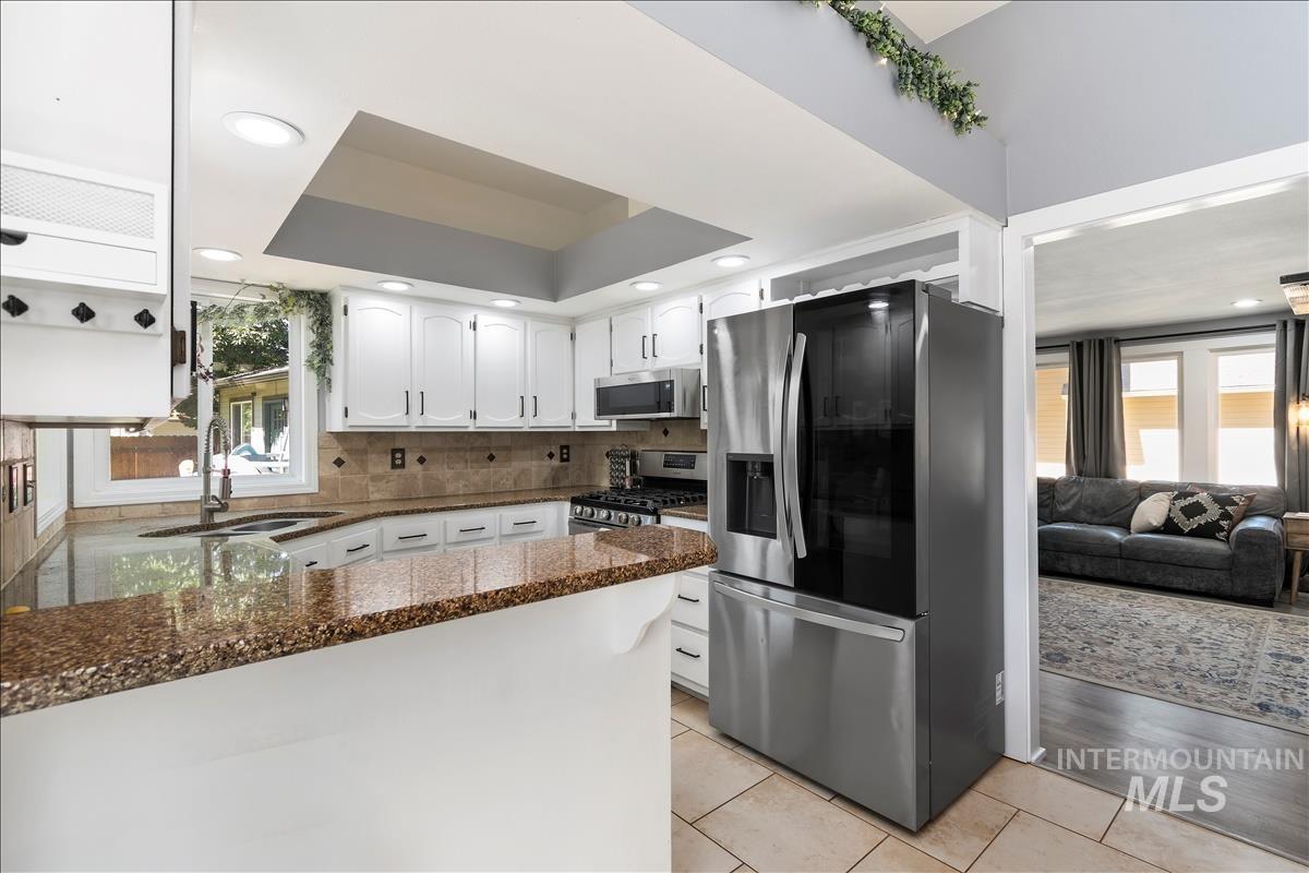 4776 N Pennfield Pl Property Photo 6