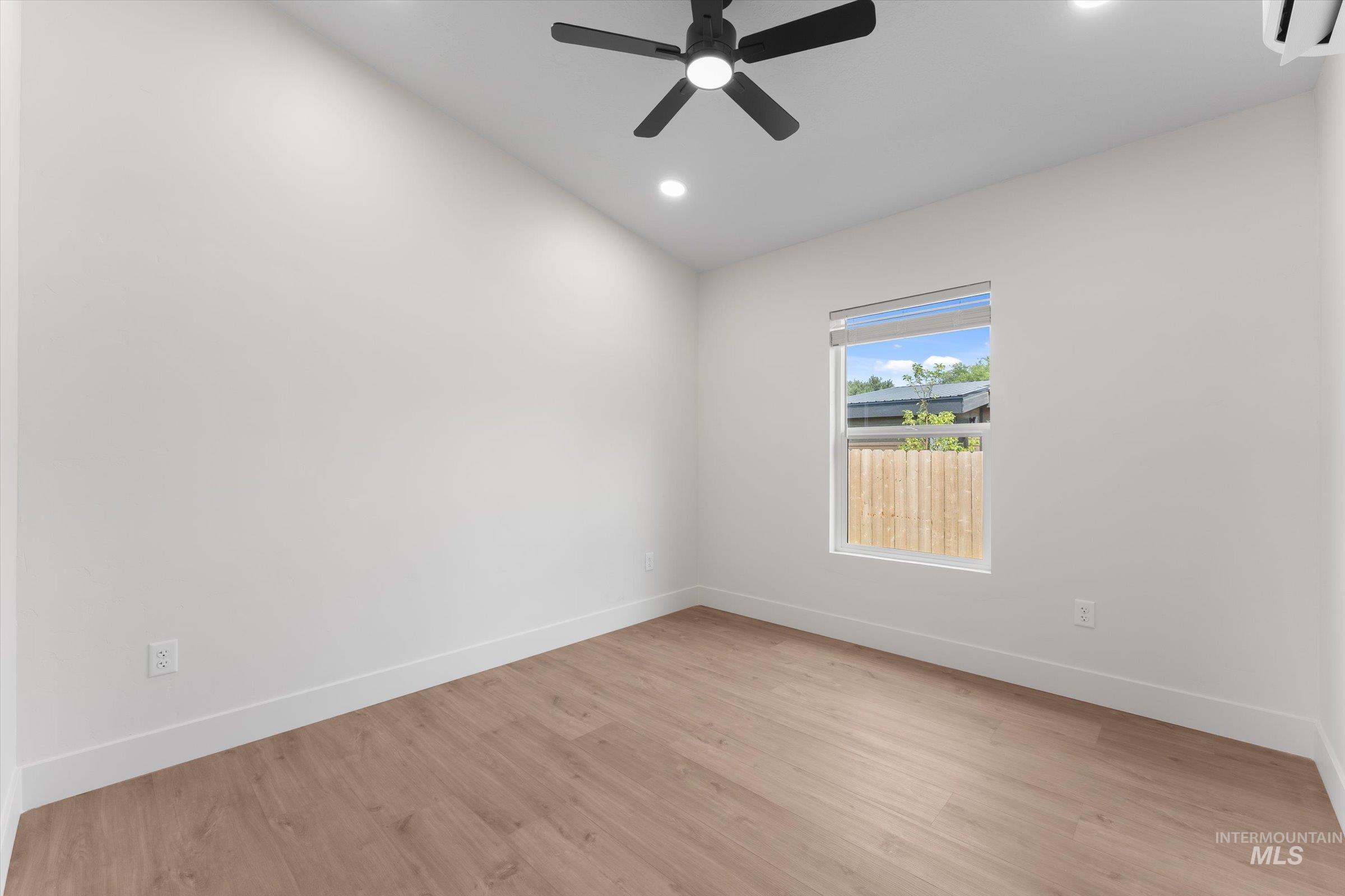 398 W London St Property Photo 11